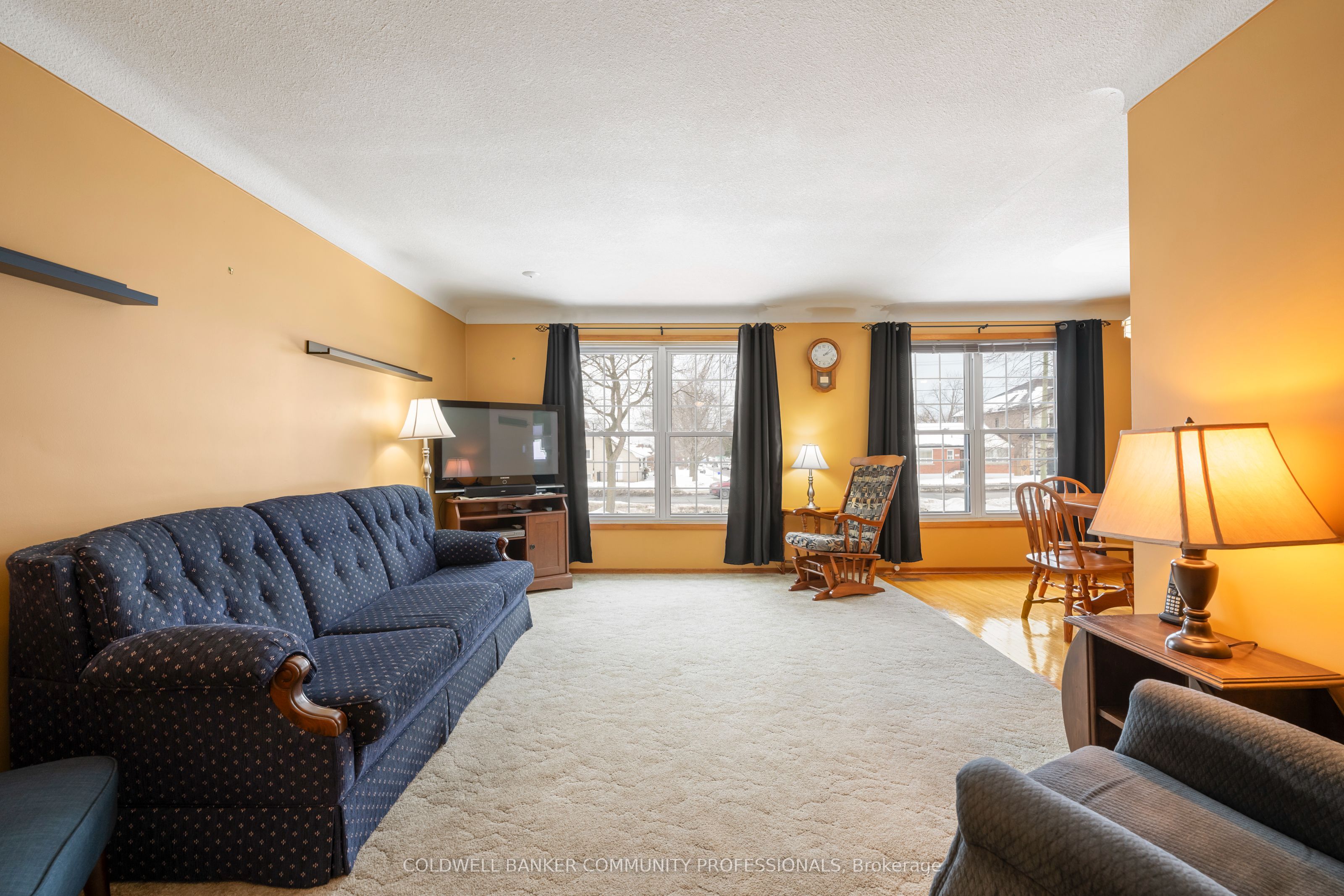 401 Mohawk Road W Property Photo 11