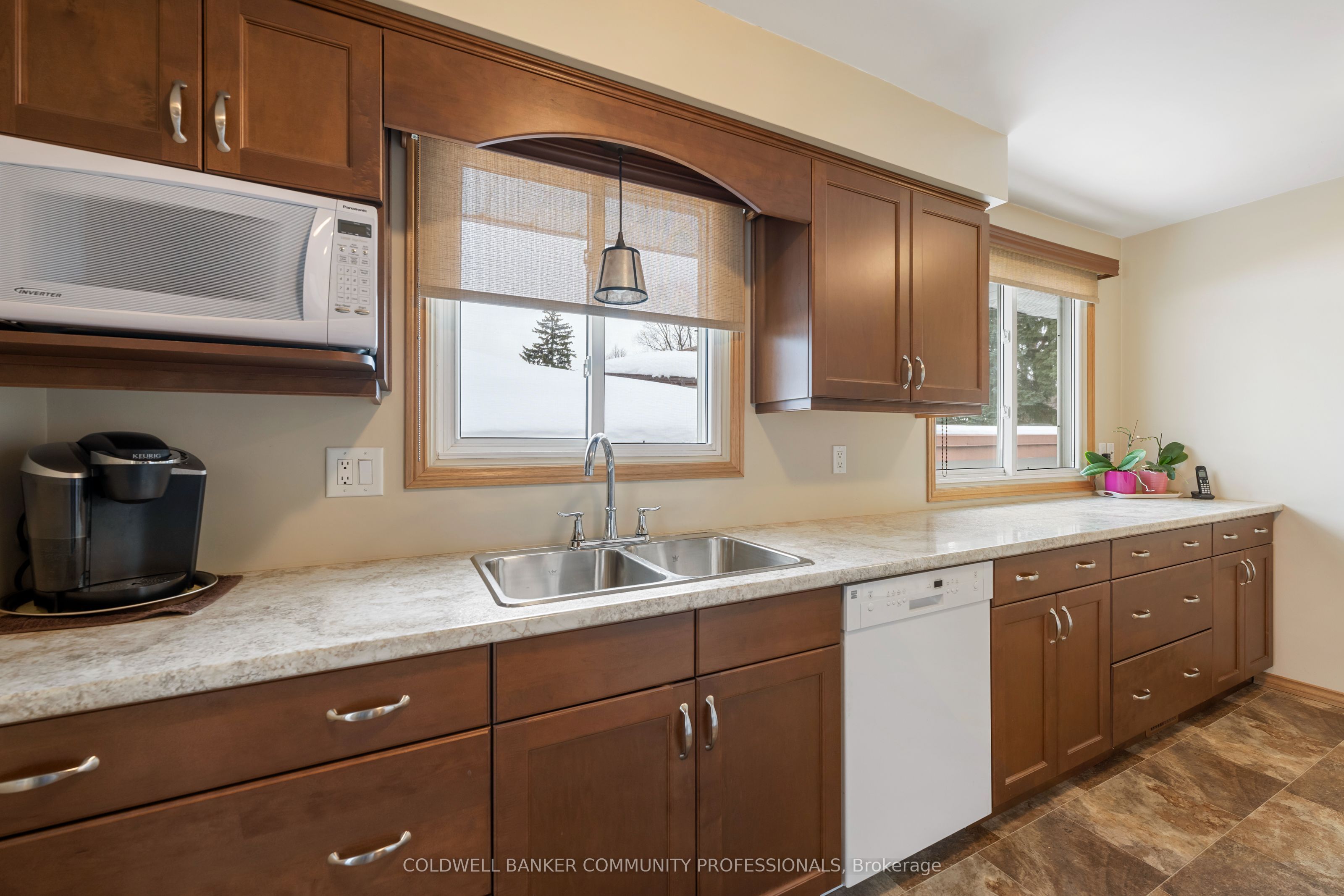 401 Mohawk Road W Property Photo 16