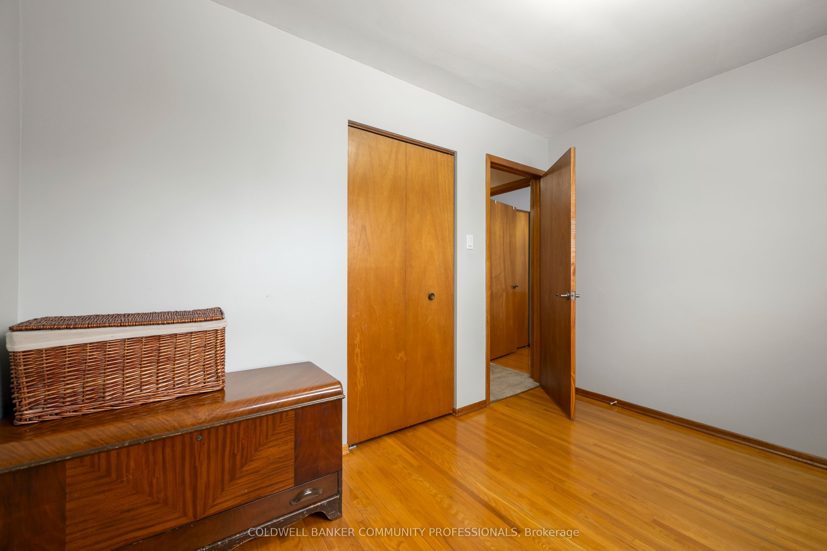 401 Mohawk Road W Property Photo 23