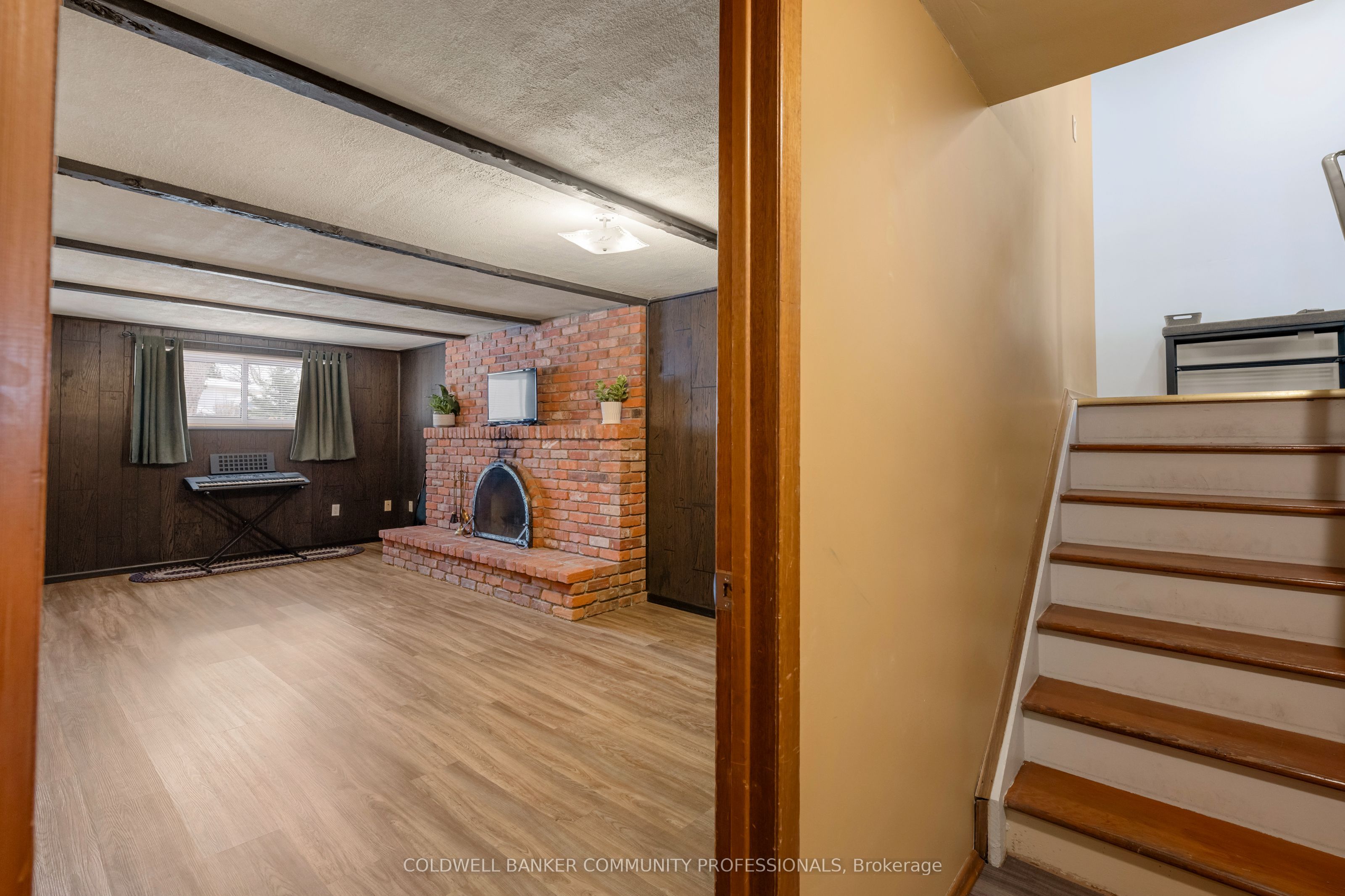 401 Mohawk Road W Property Photo 26