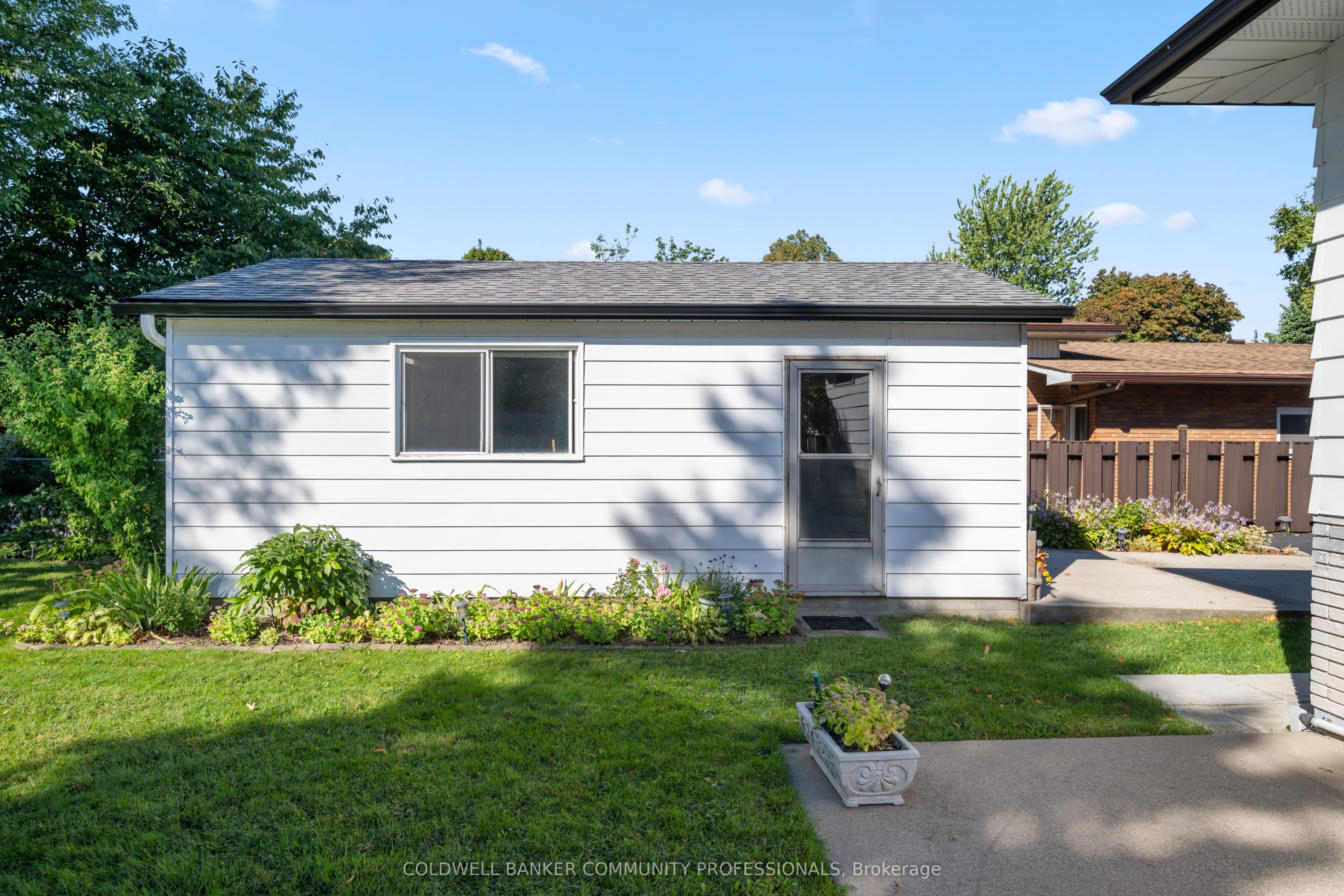 401 Mohawk Road W Property Photo 39