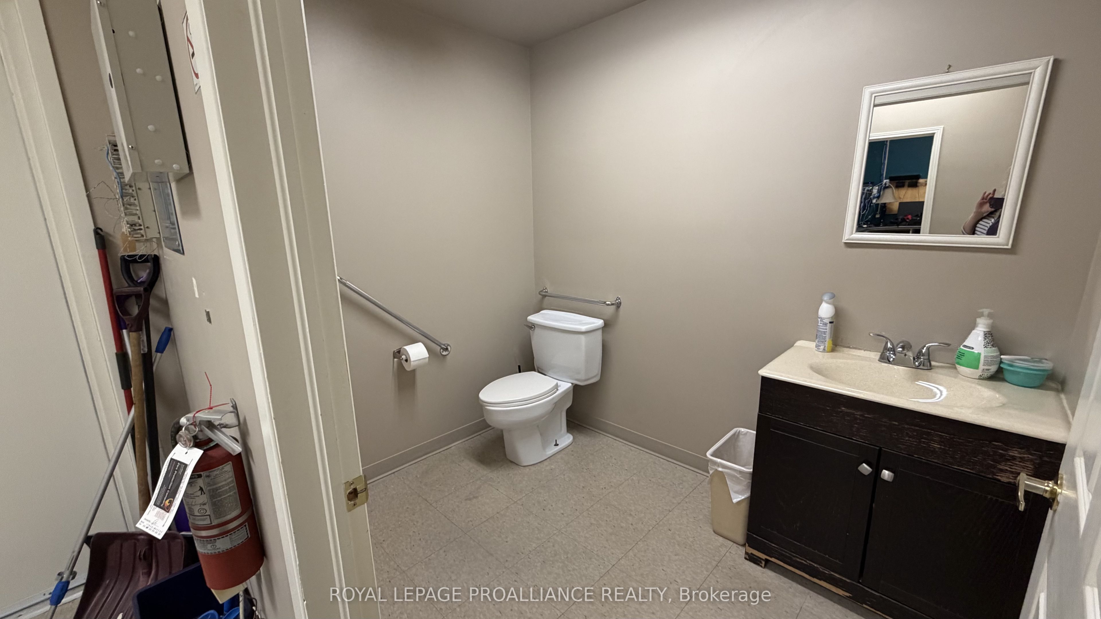 7712 Kent Boulevard 5 Property Photo 10