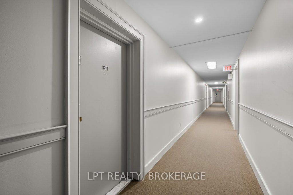 17 Eldon Hall Place 303 Property Photo 5