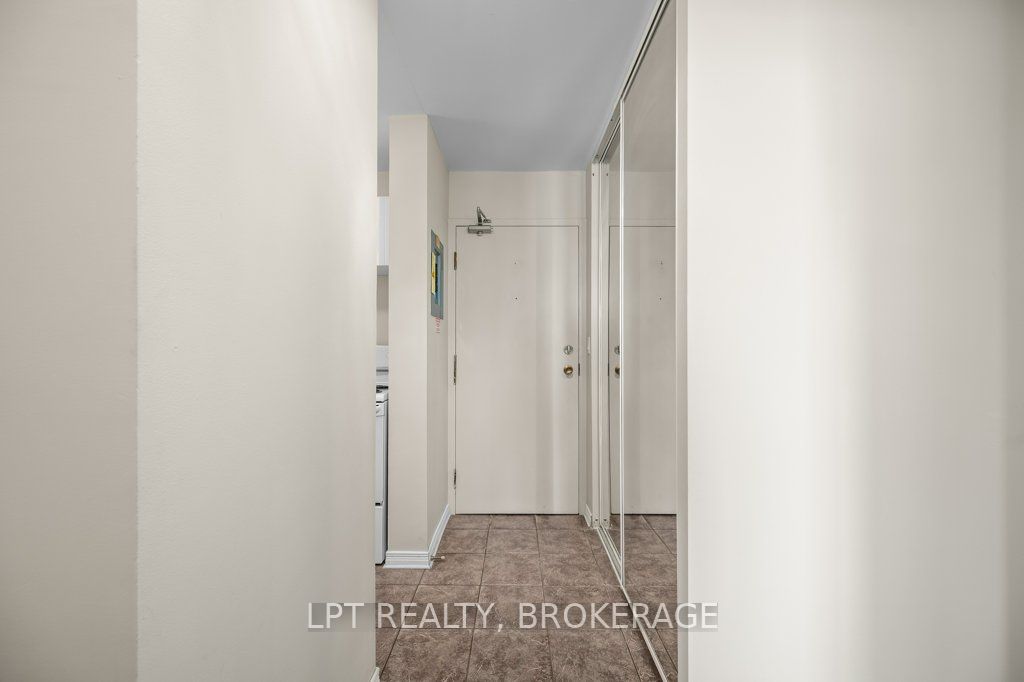 17 Eldon Hall Place 303 Property Photo 6