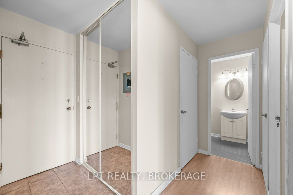 17 Eldon Hall Place 303 Property Photo 7