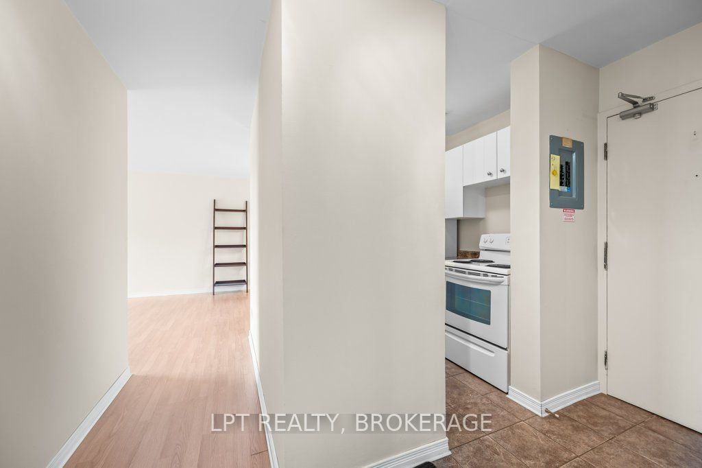 17 Eldon Hall Place 303 Property Photo 8