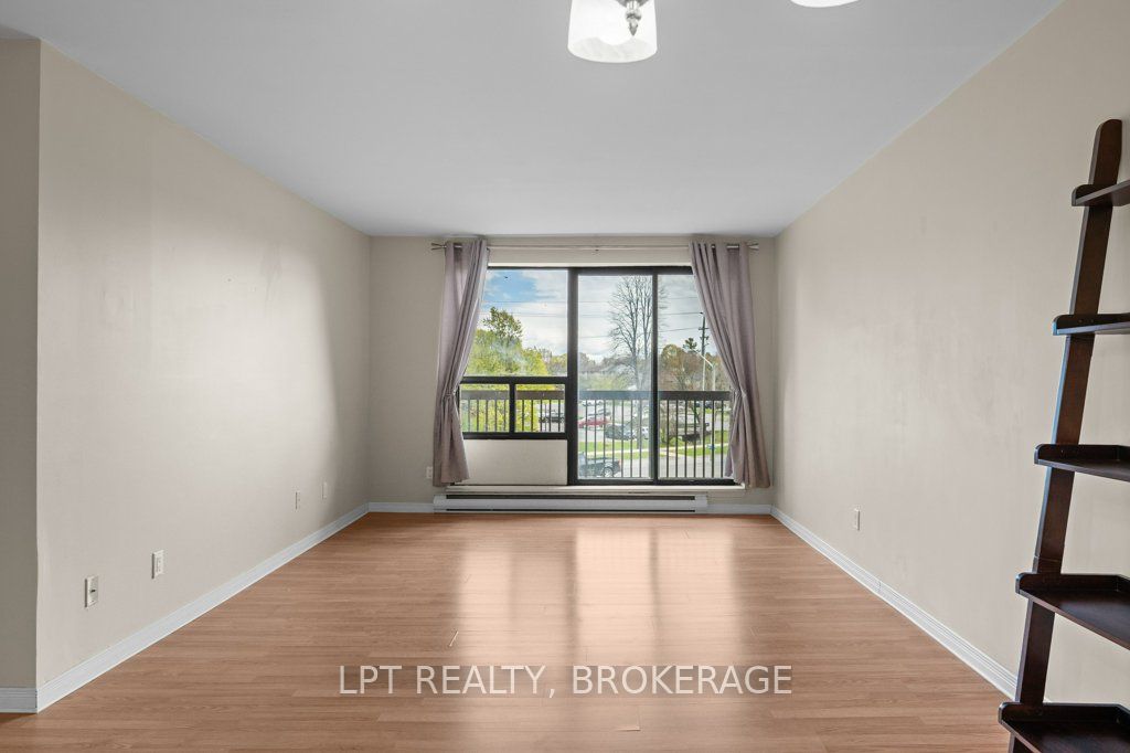 17 Eldon Hall Place 303 Property Photo 12