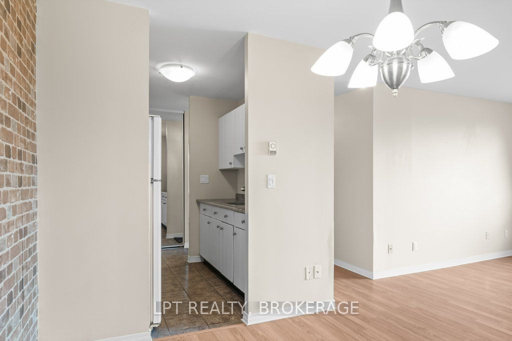 17 Eldon Hall Place 303 Property Photo 13