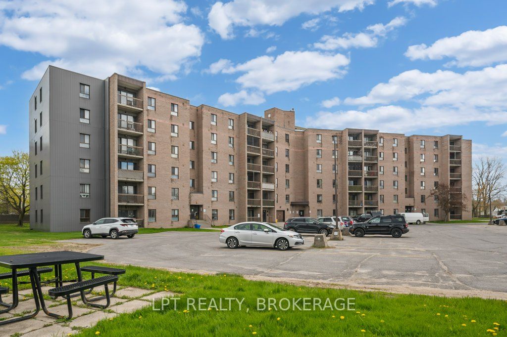 17 Eldon Hall Place 303 Property Photo 22