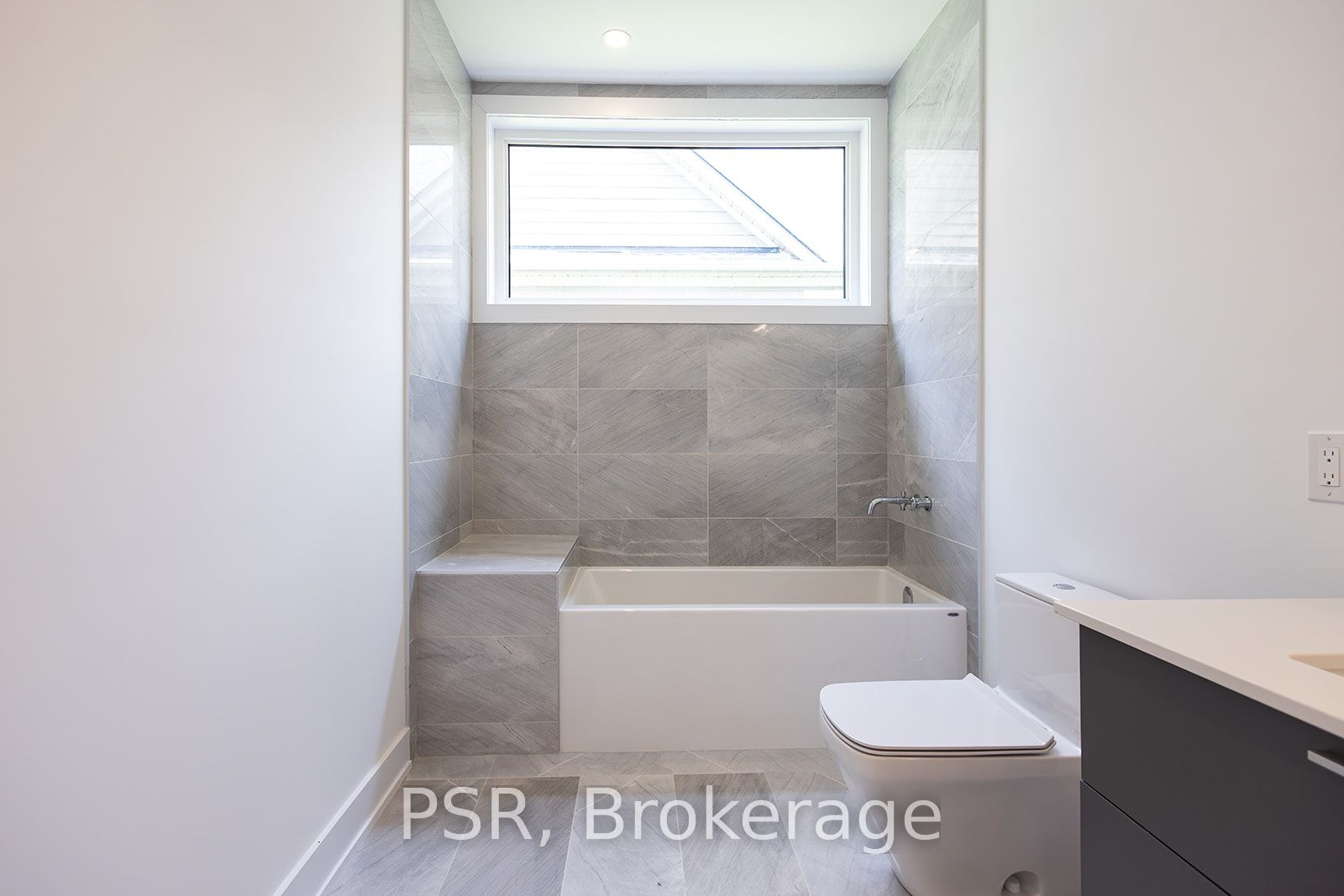 8 Baypoint Court Property Photo 9