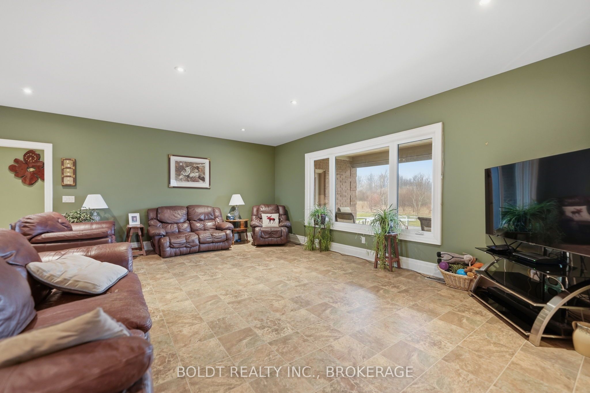 4720 College Road Property Photo 8