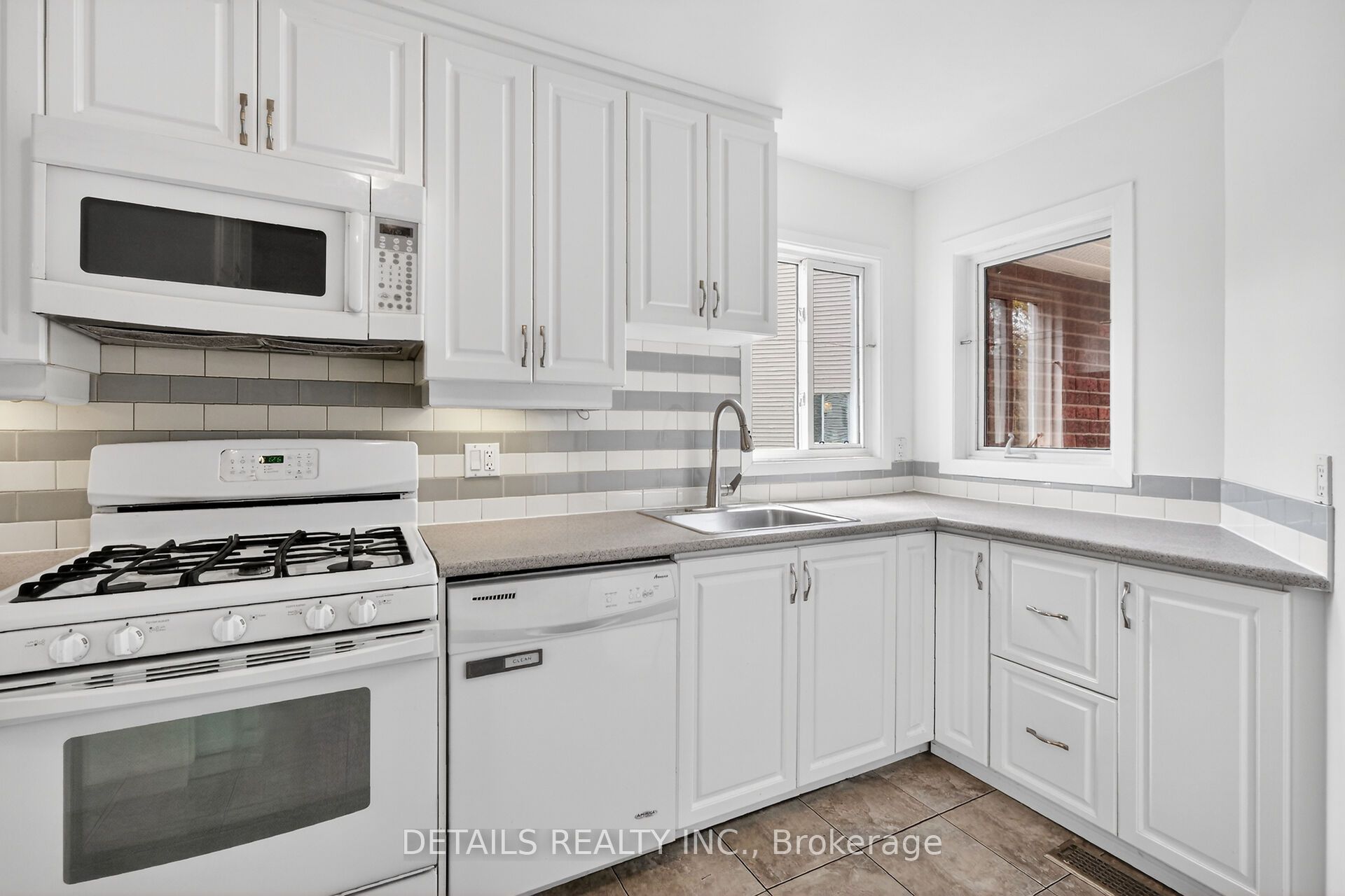 23 Clifford Private 43 Property Photo 10