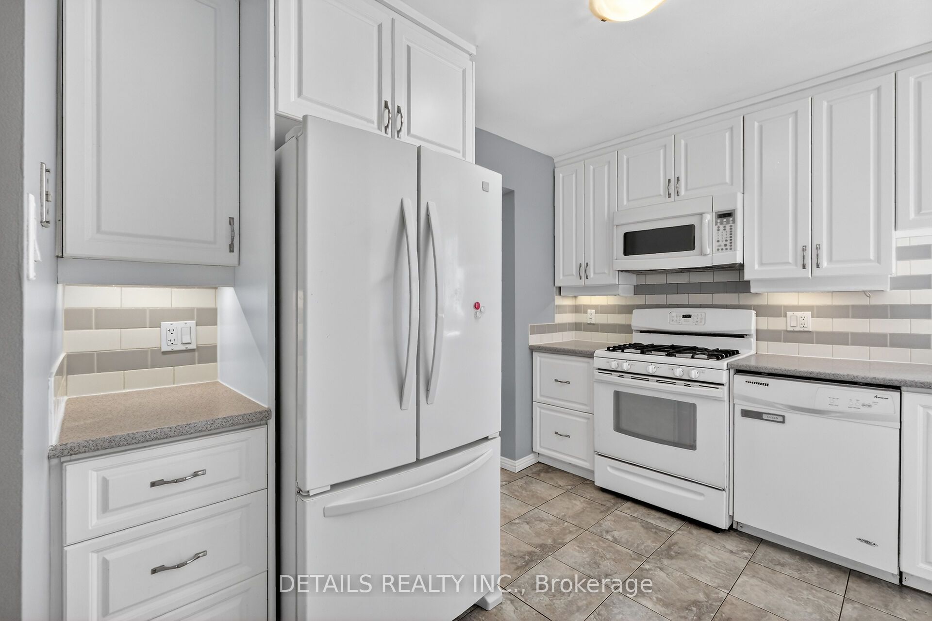 23 Clifford Private 43 Property Photo 11