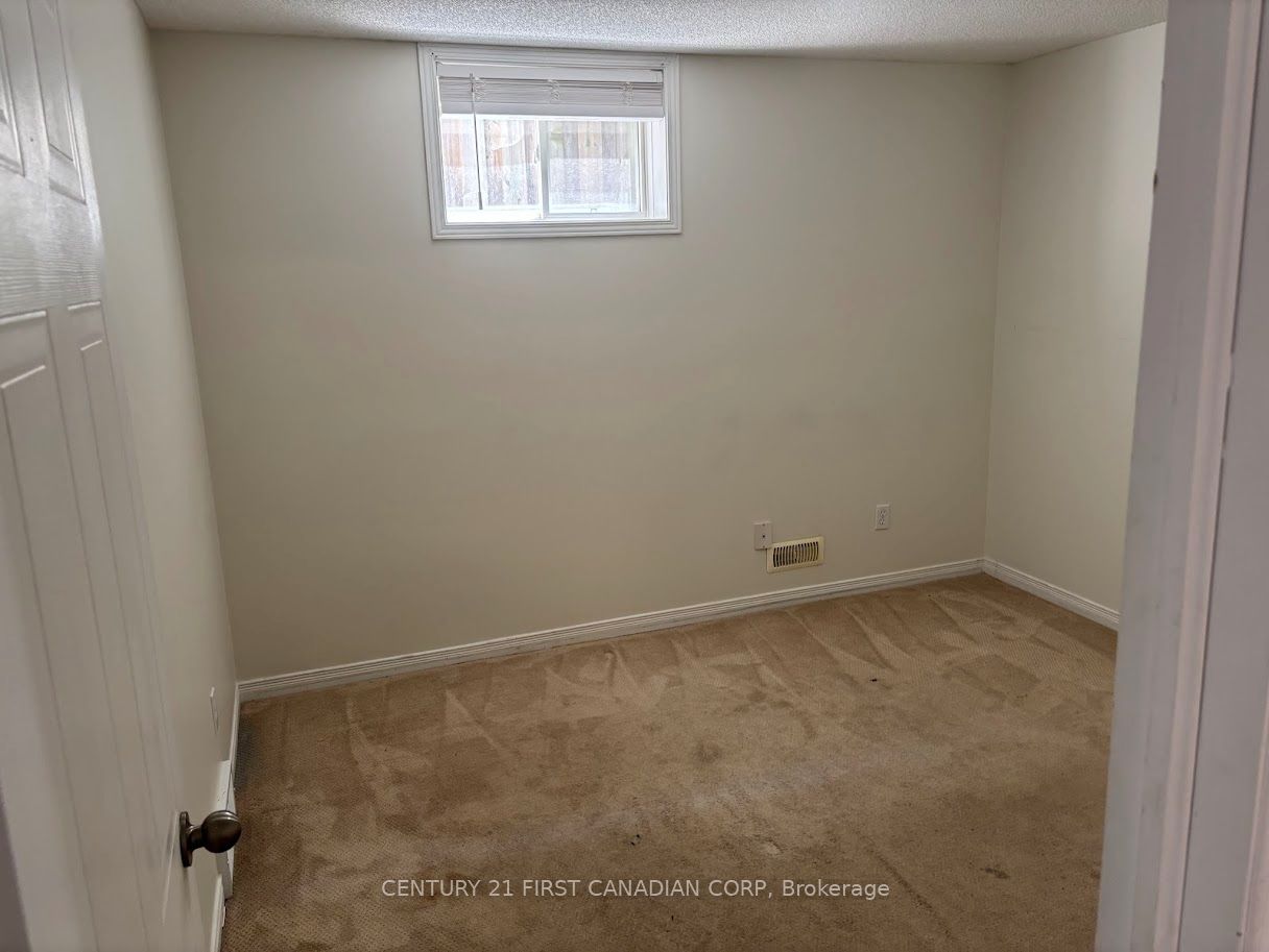 86 Loggers Grove Lower Level Property Photo 7