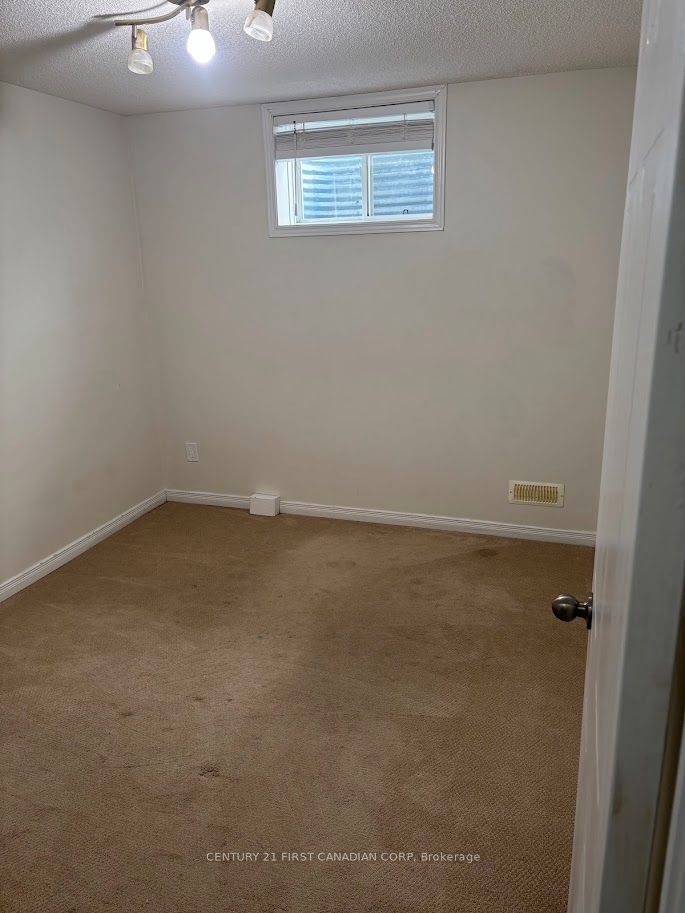 86 Loggers Grove Lower Level Property Photo 8