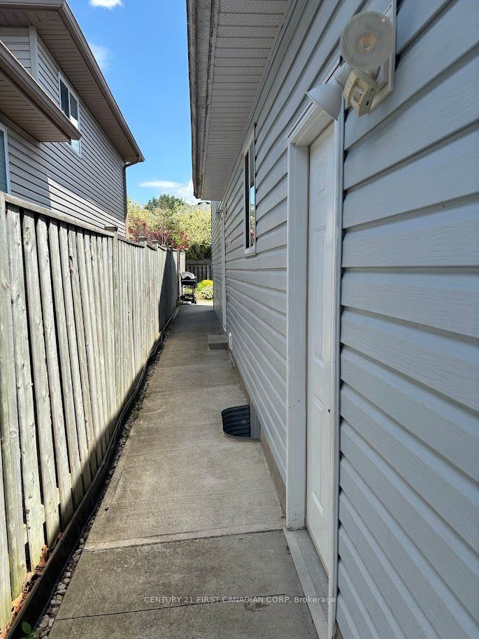 86 Loggers Grove Lower Level Property Photo 17