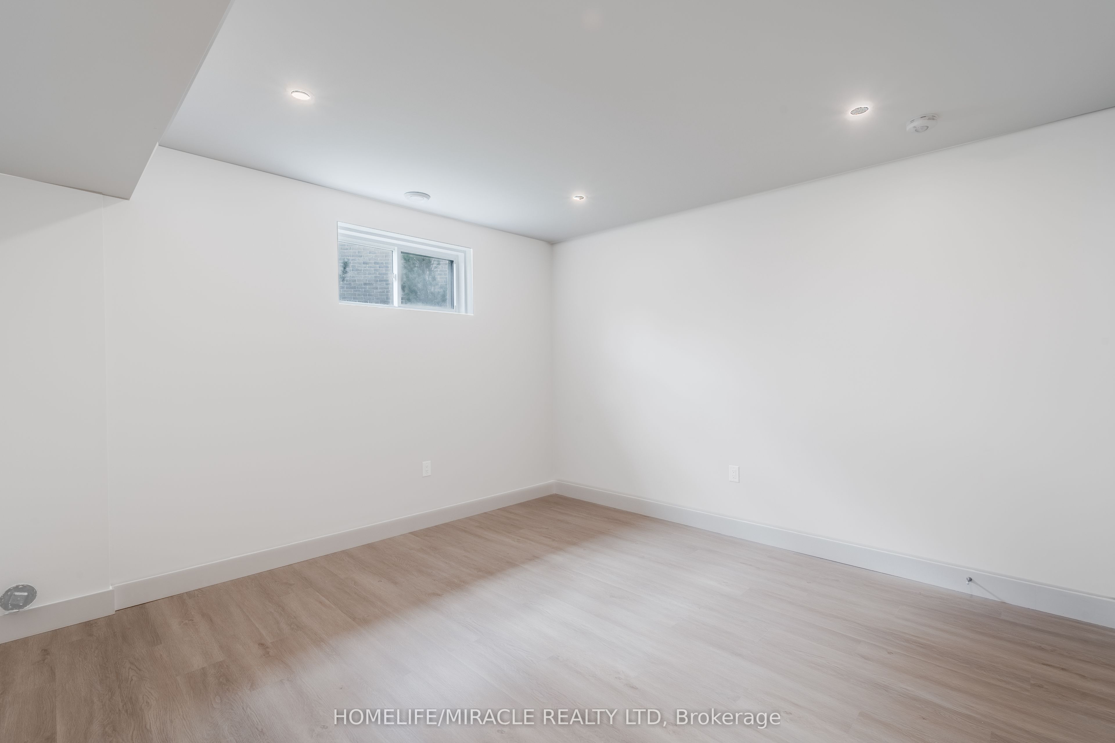 245 Tamarack Boulevard Property Photo 28