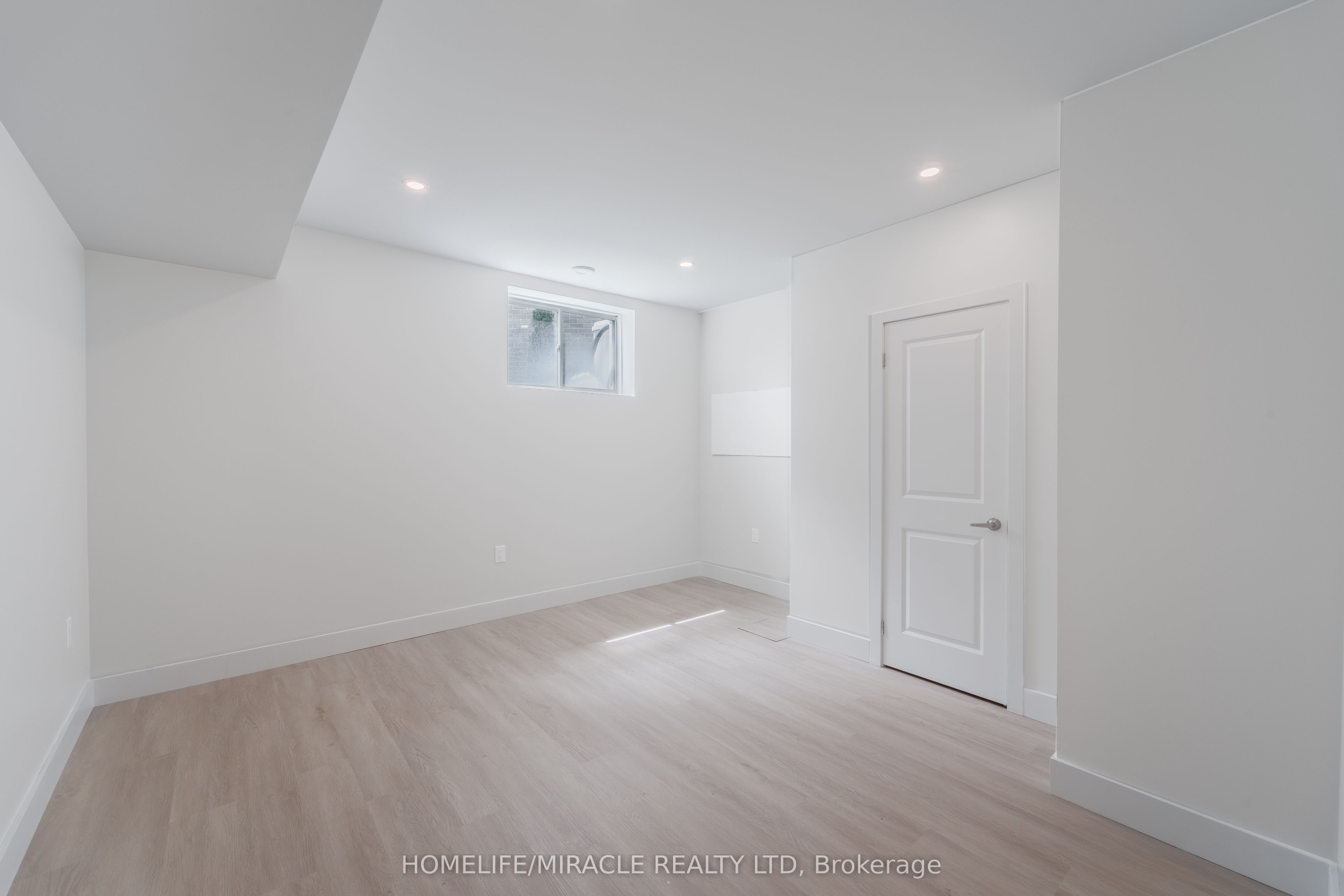 245 Tamarack Boulevard Property Photo 29