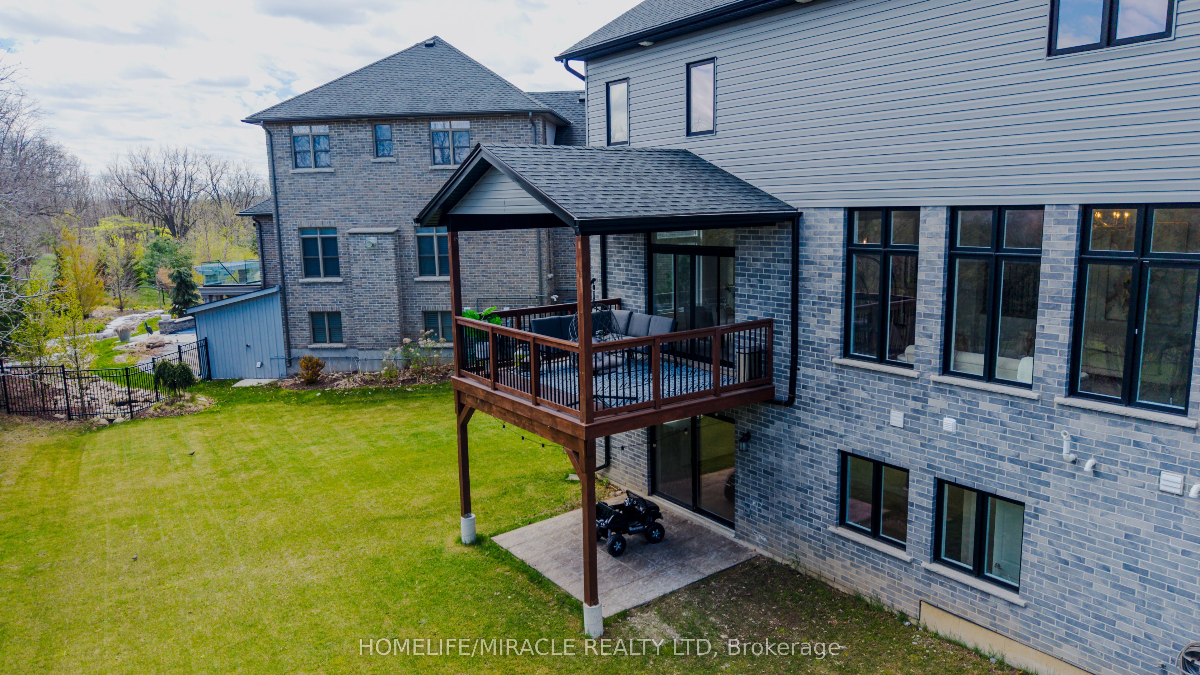 245 Tamarack Boulevard Property Photo 50
