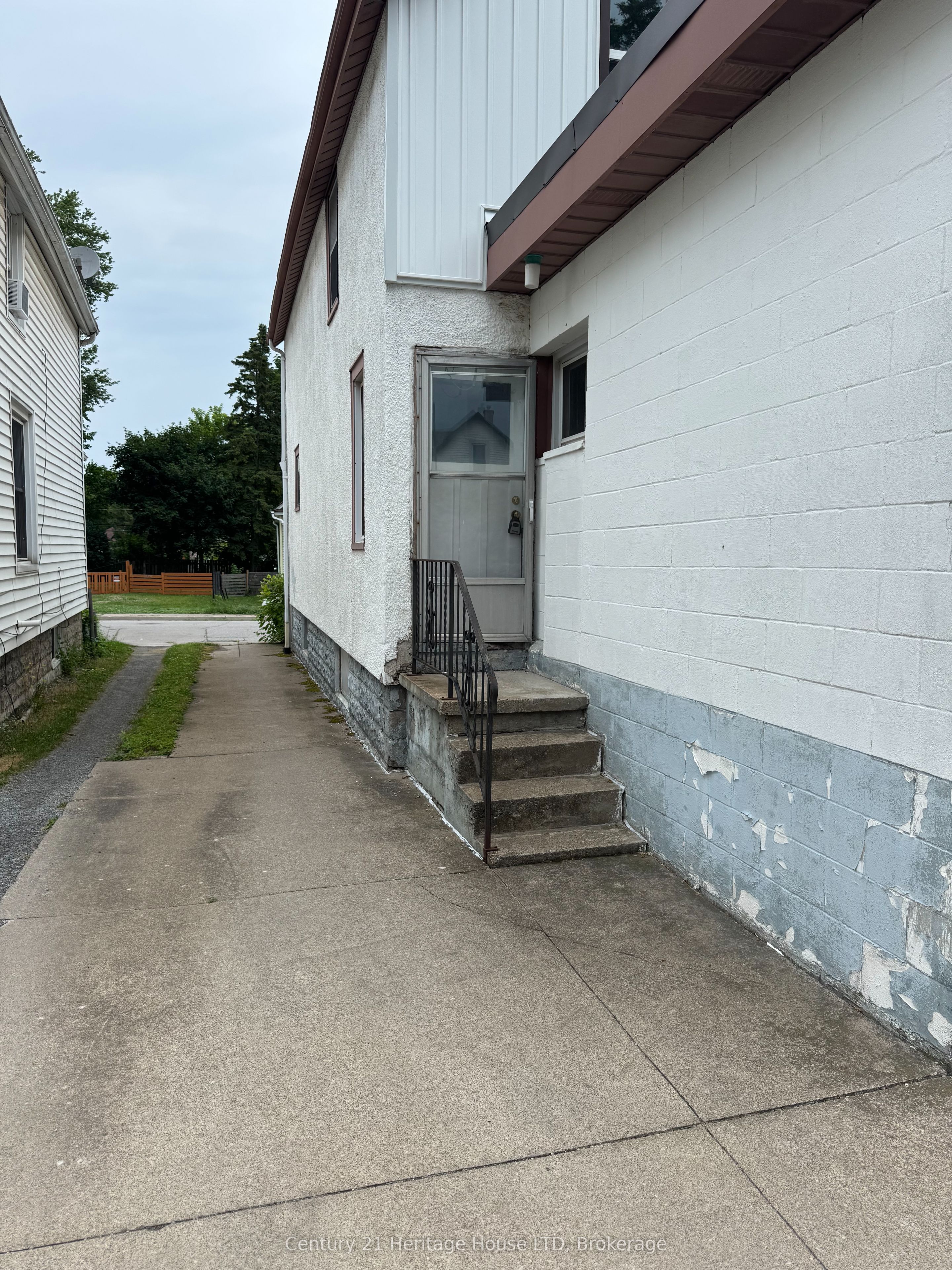 4688 Ryerson Crescent Property Photo 2