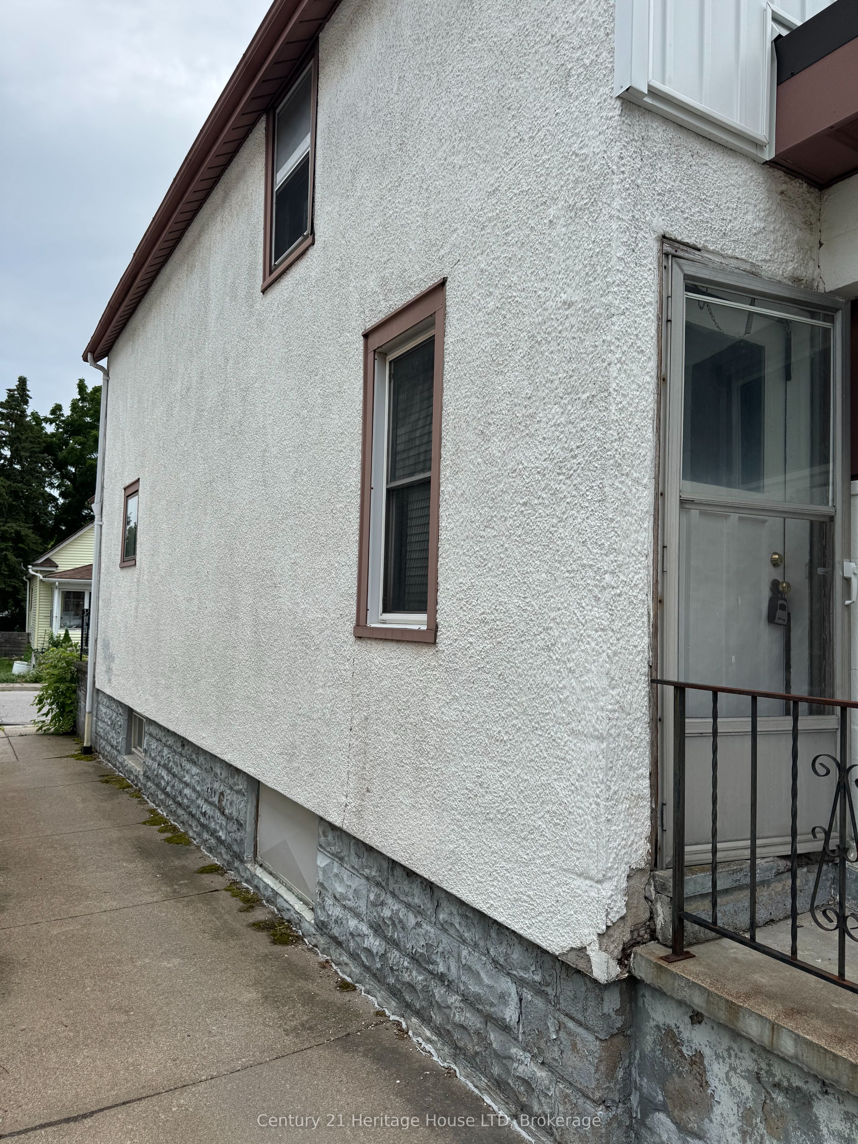 4688 Ryerson Crescent Property Photo 3