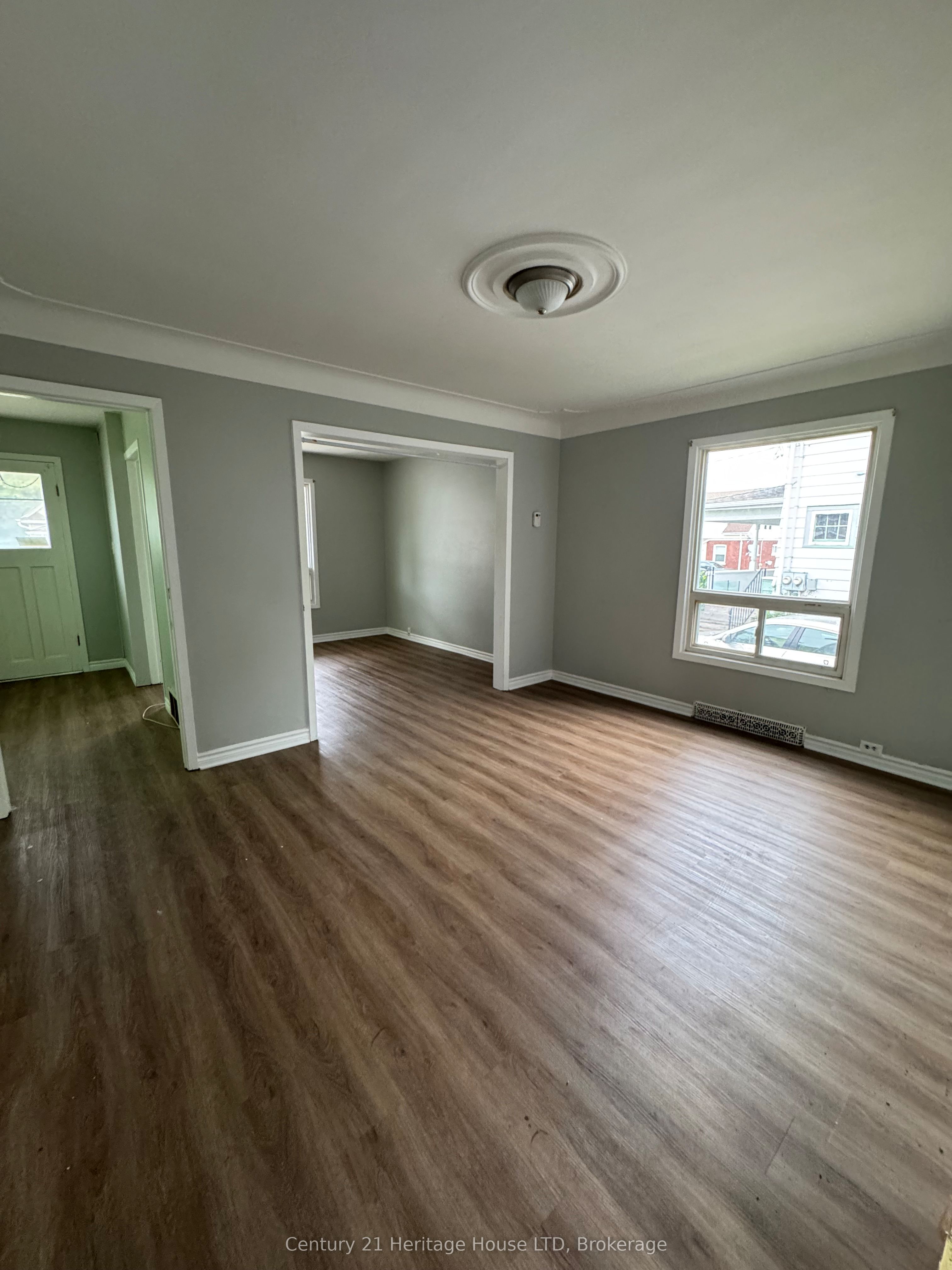 4688 Ryerson Crescent Property Photo 7