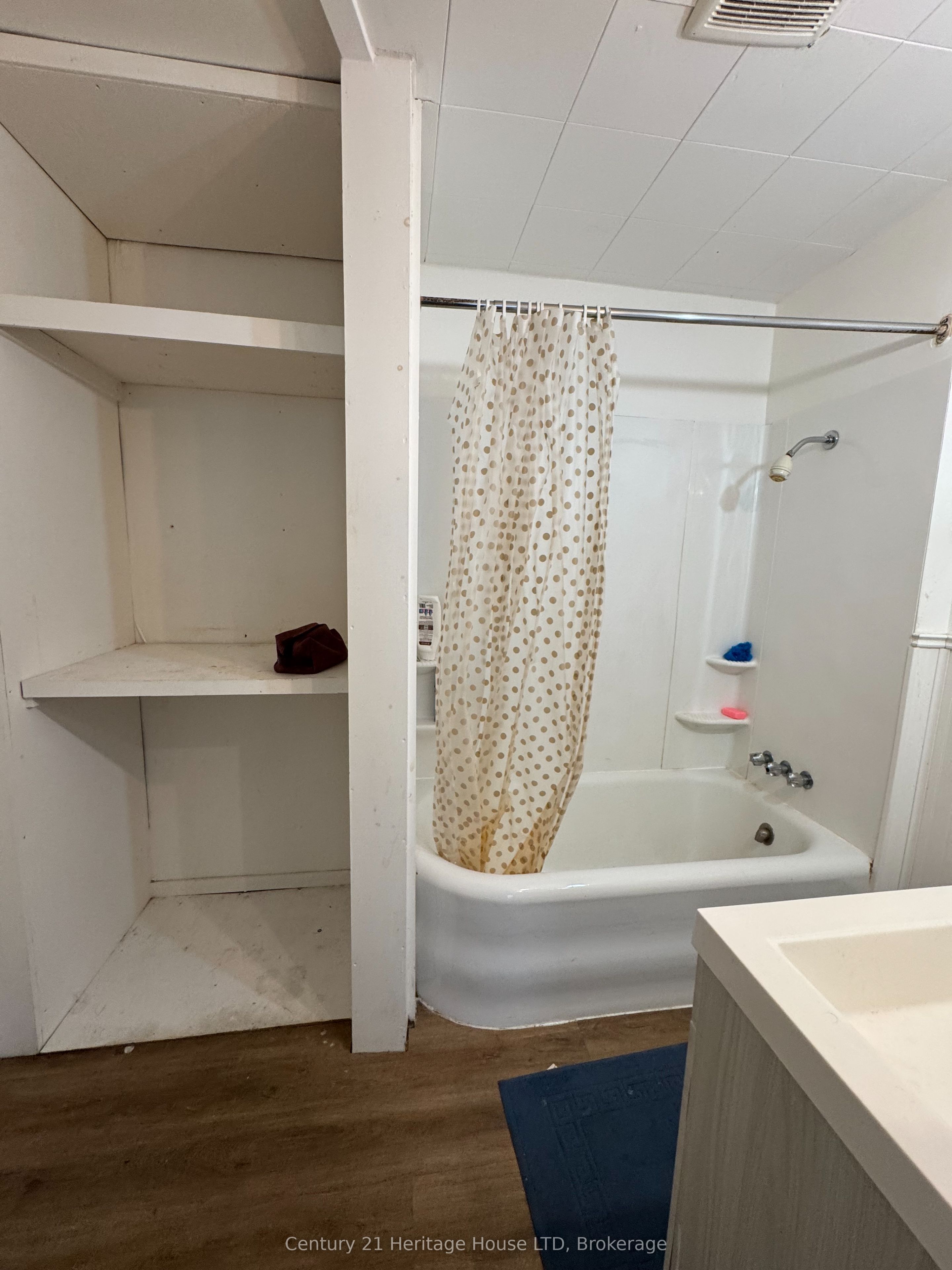 4688 Ryerson Crescent Property Photo 8