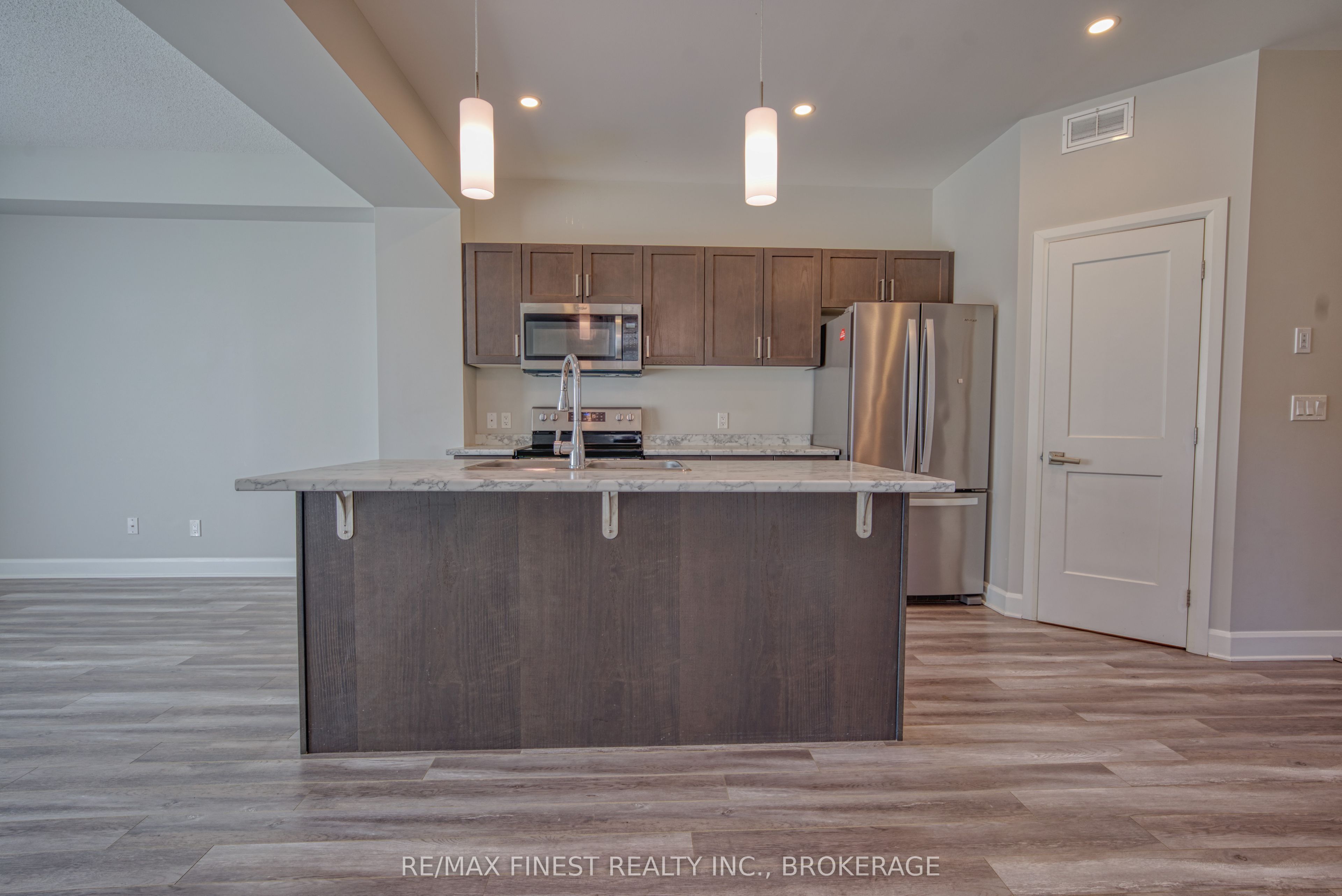 1372 Andersen Drive Property Photo 8