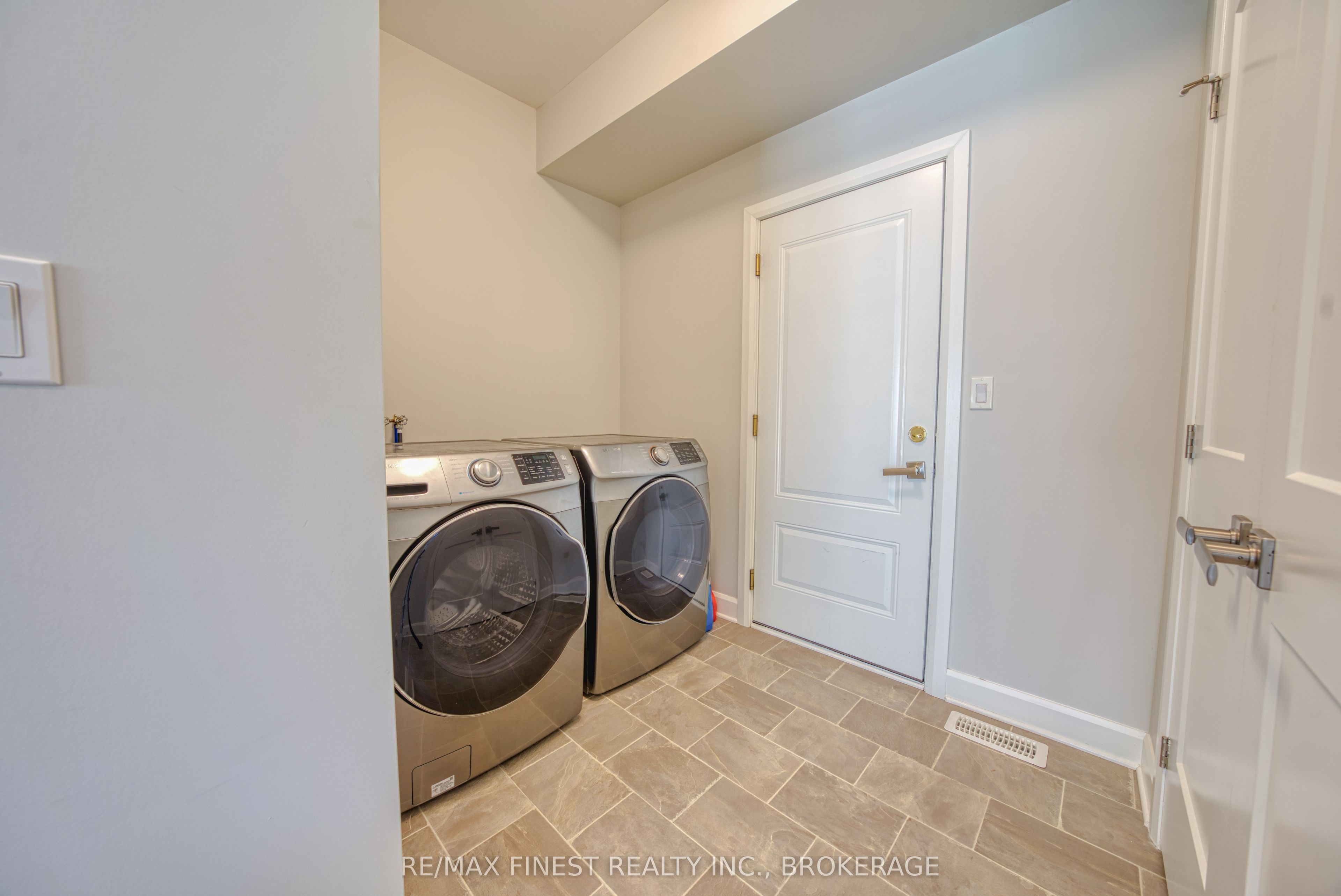 1372 Andersen Drive Property Photo 12