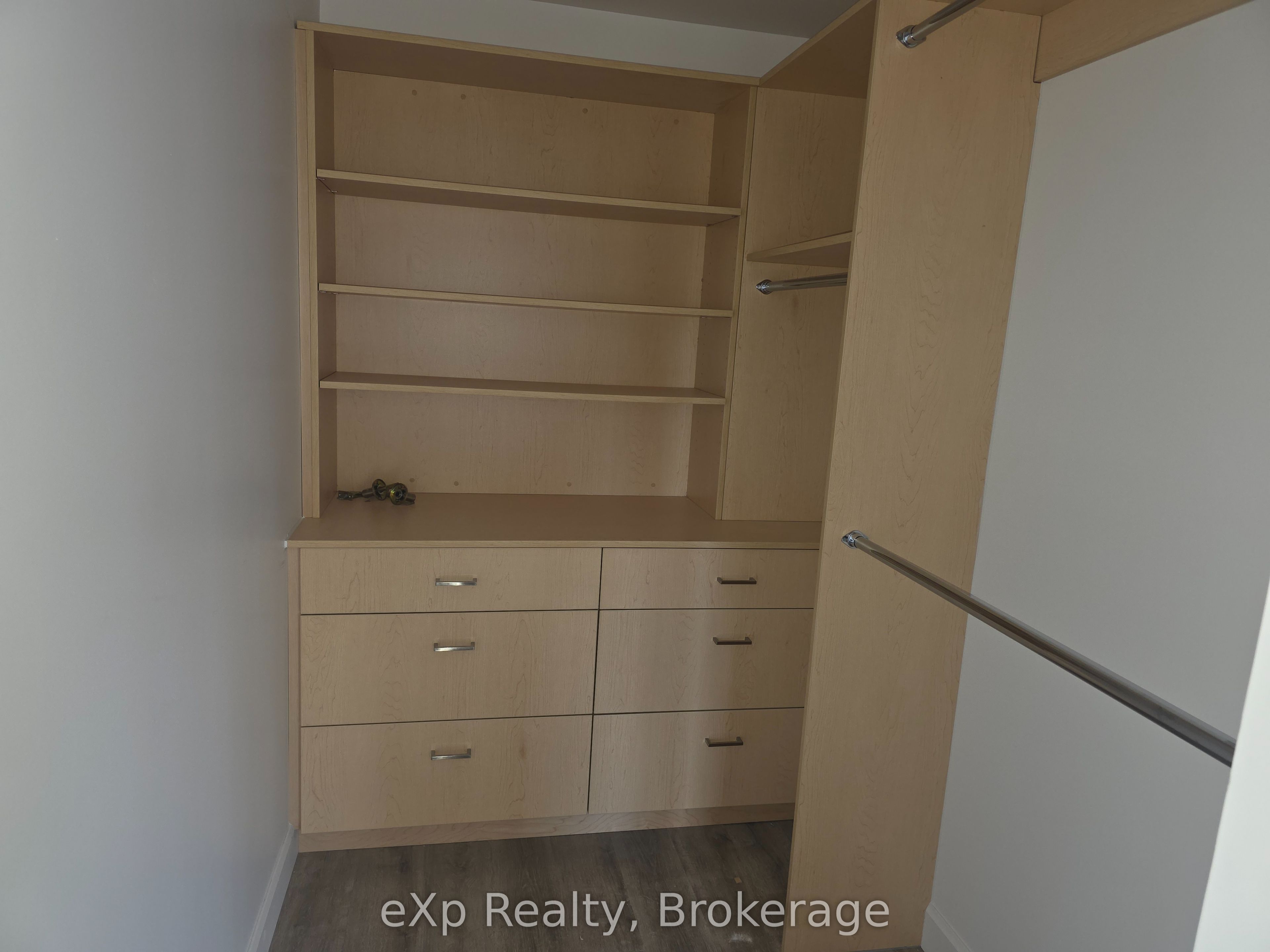 272 12 Concession Main Level Unit Property Photo 5