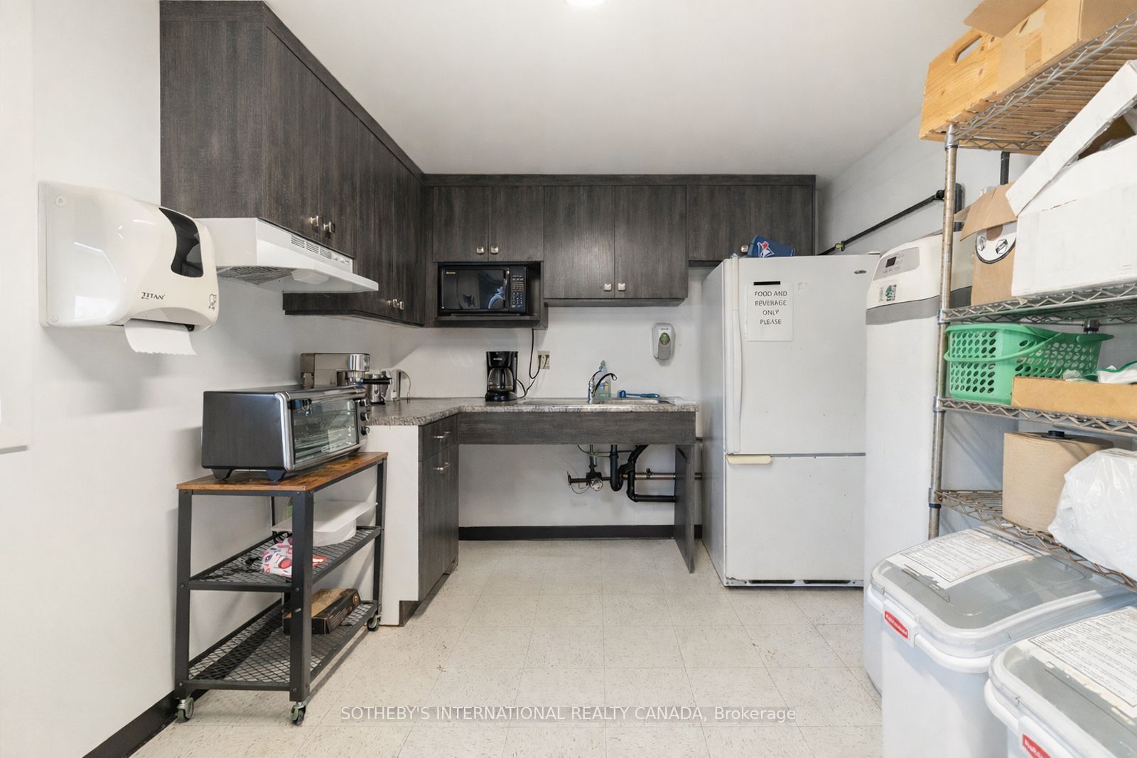 17 Mcfarland Drive E Property Photo 25
