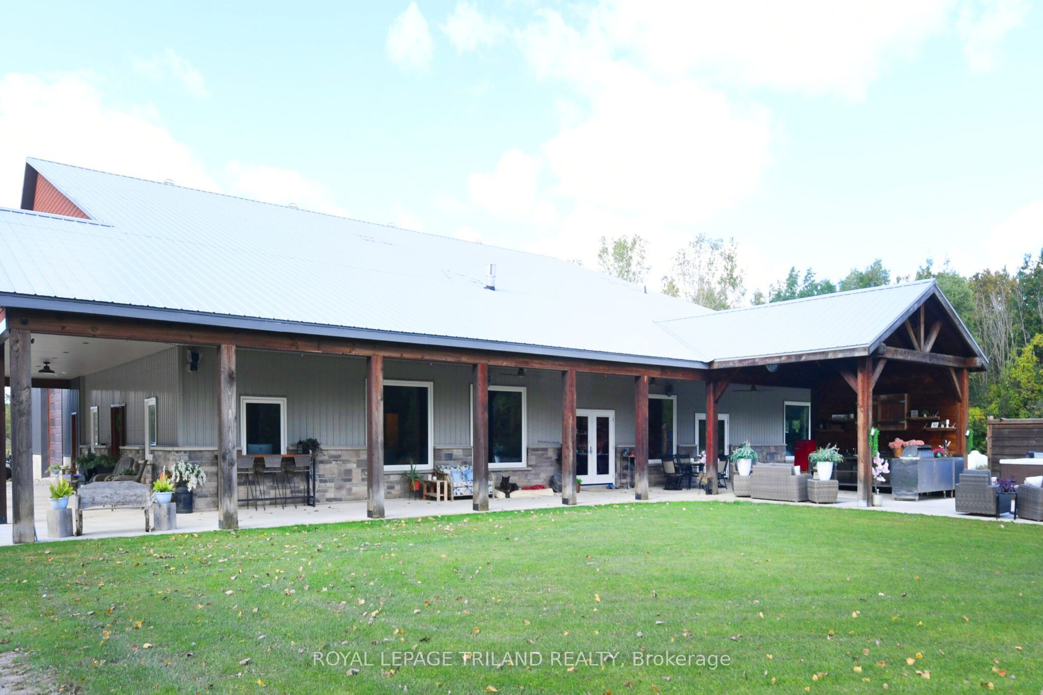 7264 Ridge Road Property Photo 6