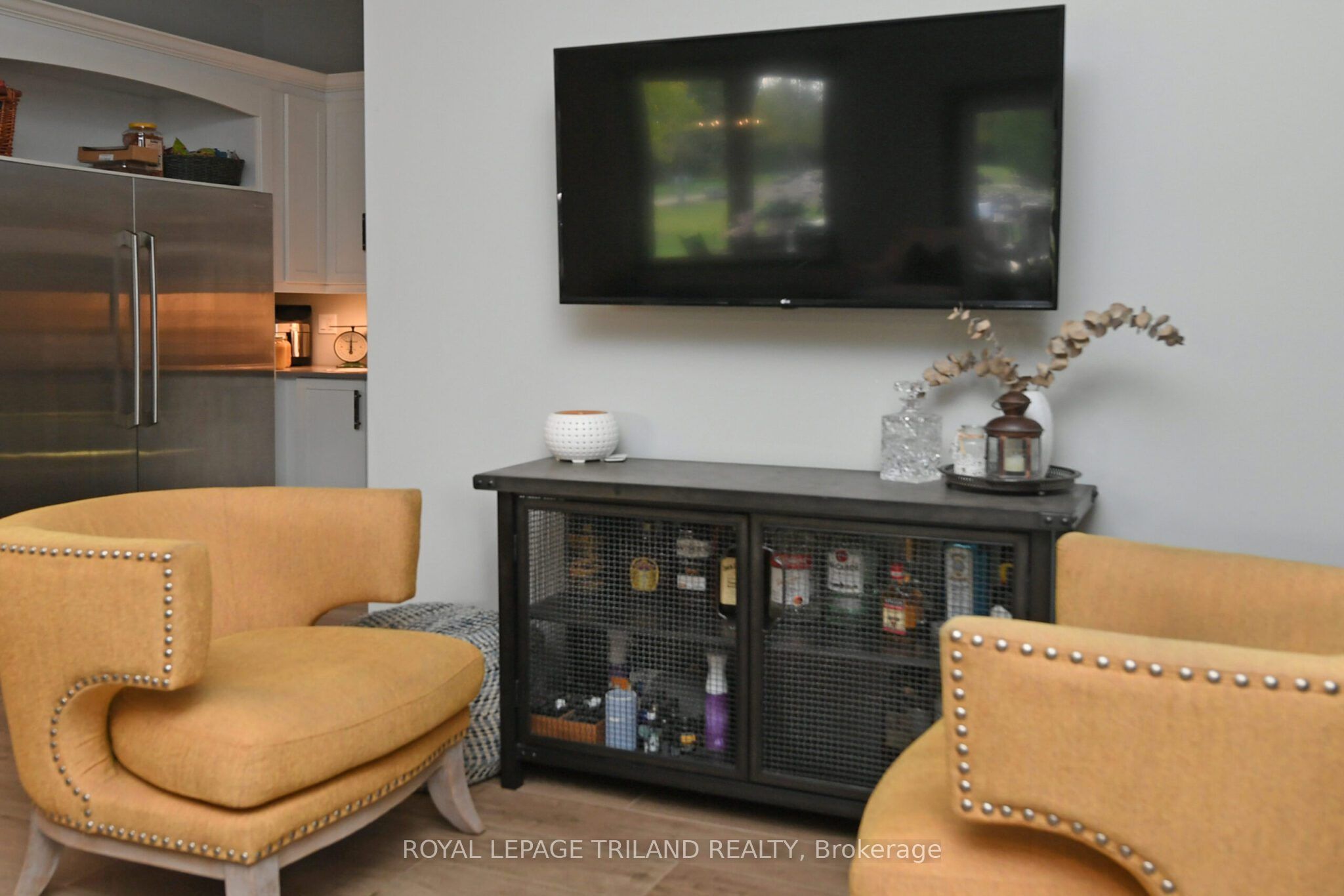 7264 Ridge Road Property Photo 9