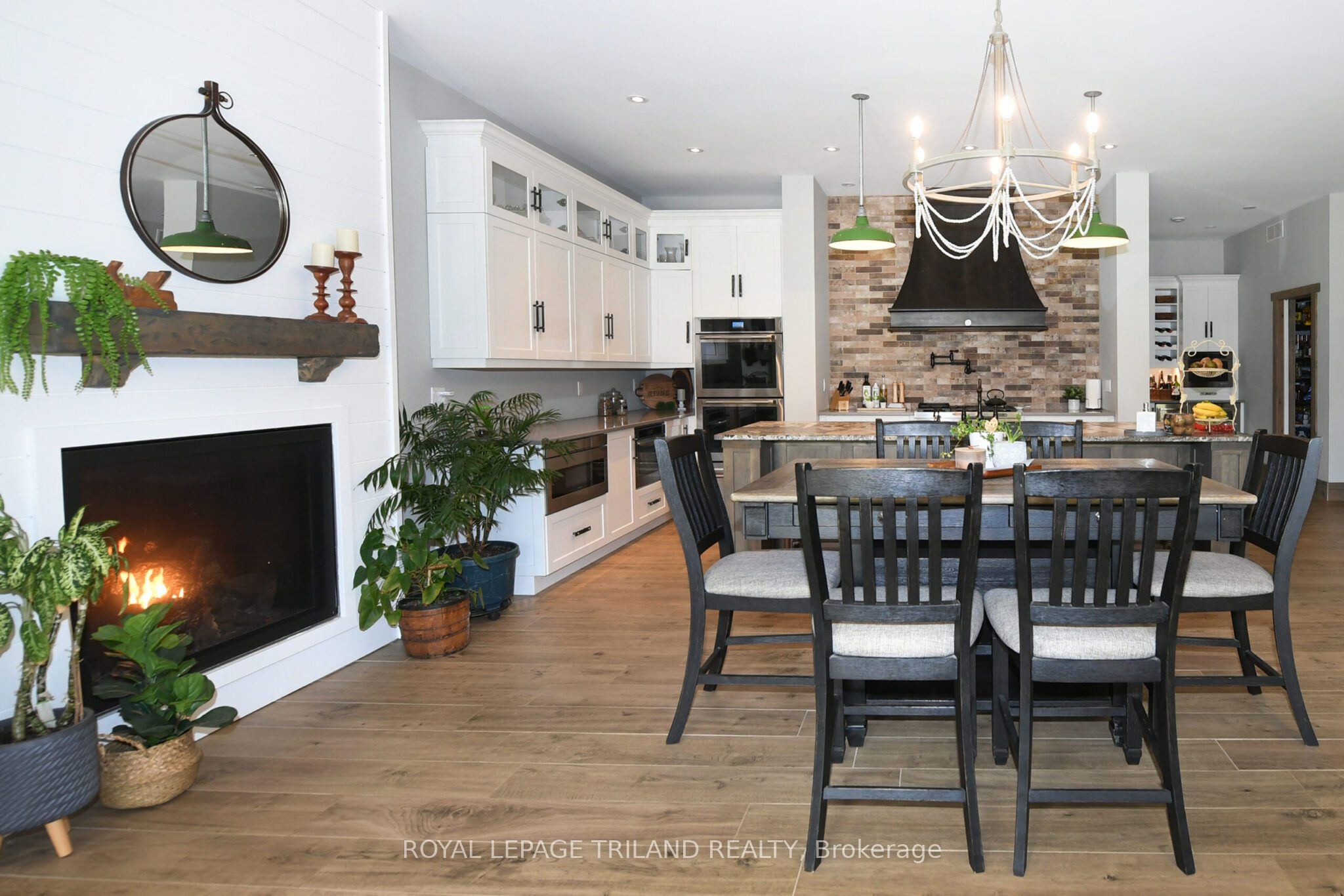 7264 Ridge Road Property Photo 12