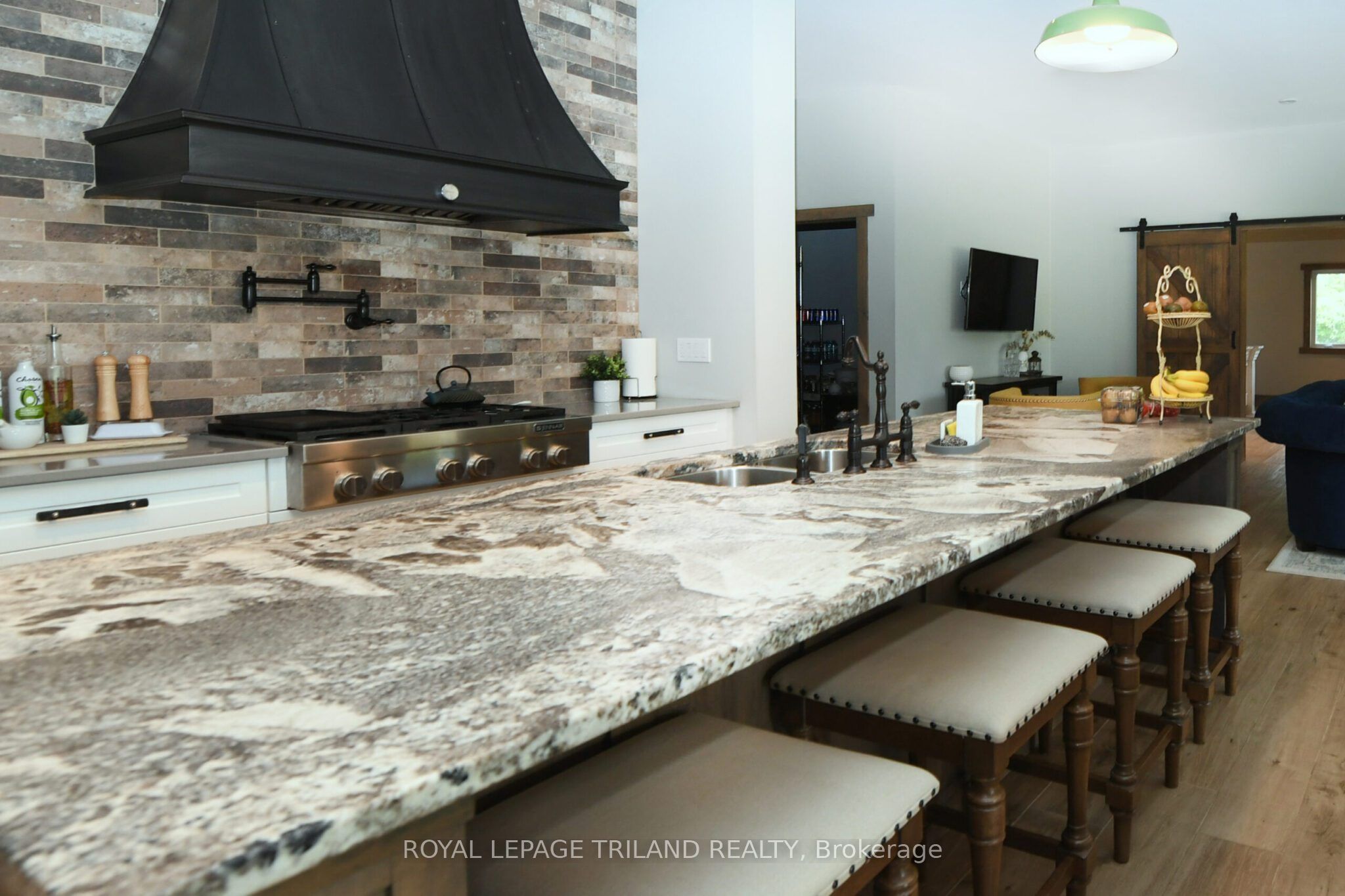 7264 Ridge Road Property Photo 15