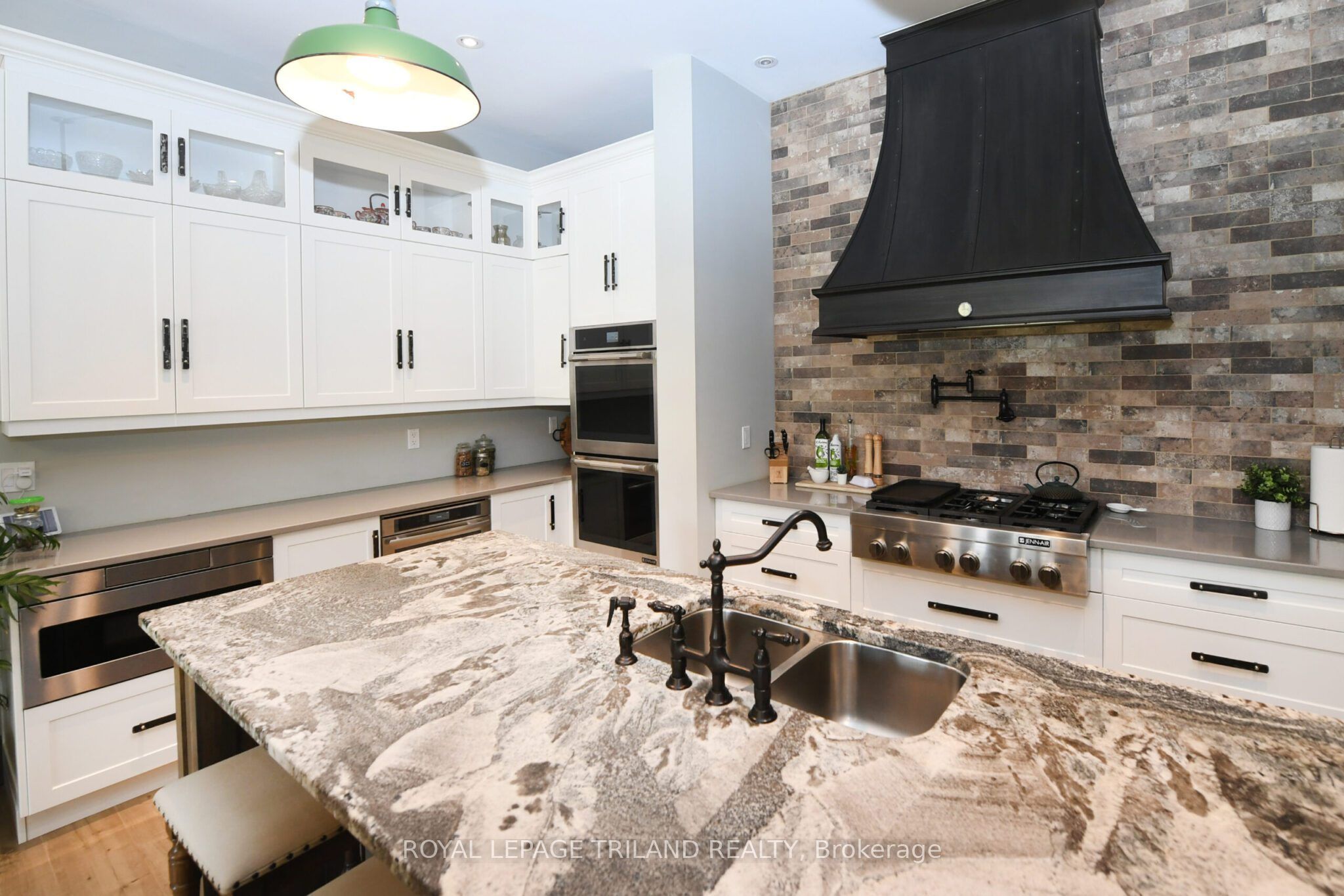 7264 Ridge Road Property Photo 16