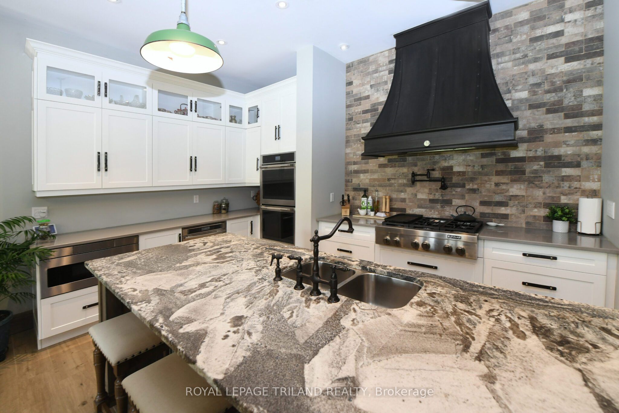 7264 Ridge Road Property Photo 17