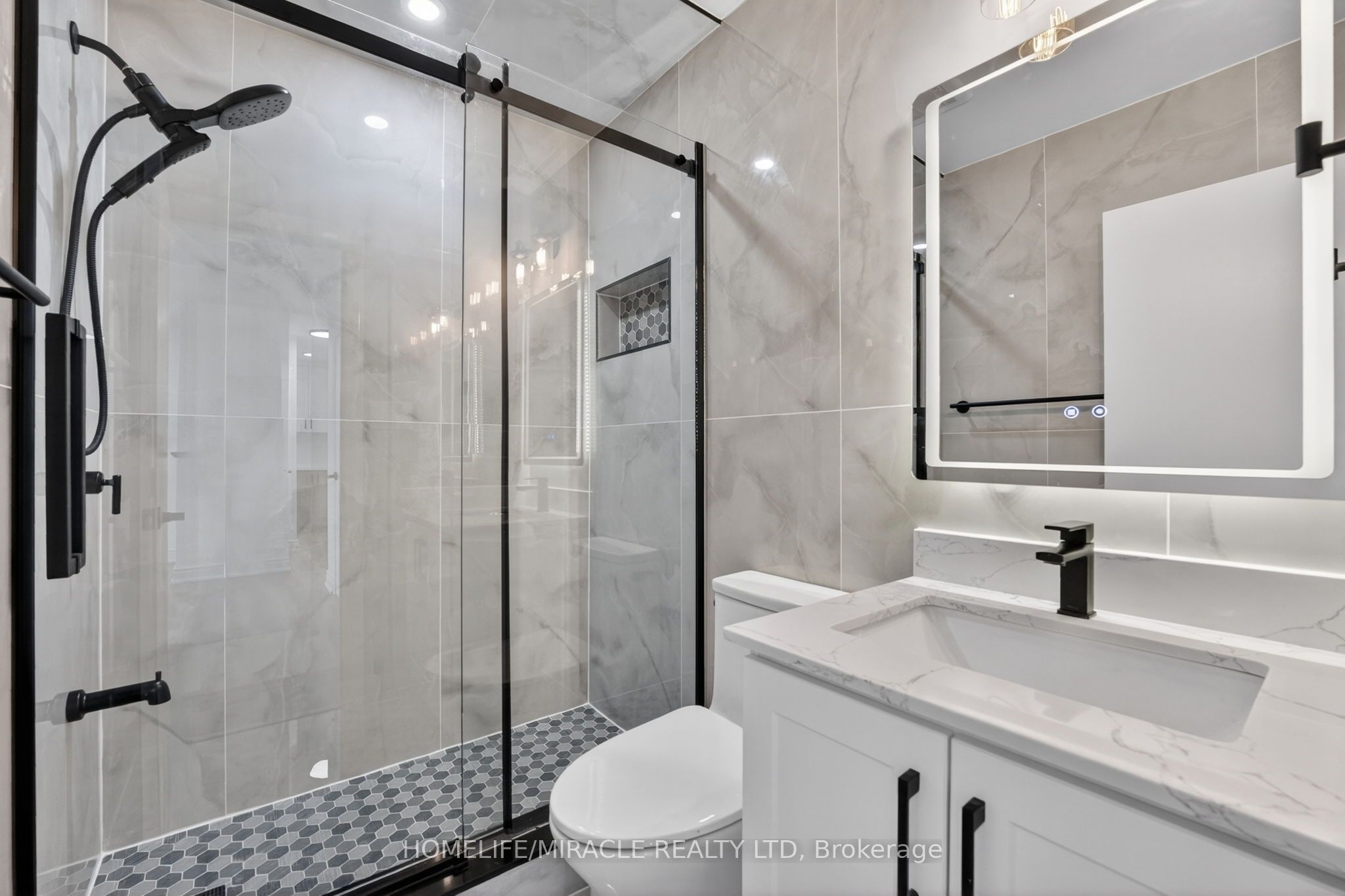 456 Carlton Street 5 Property Photo 2