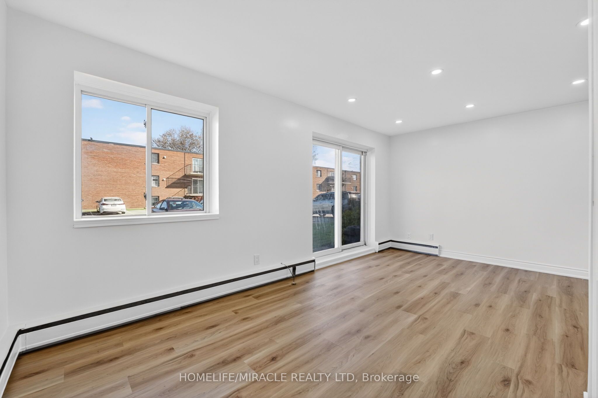 456 Carlton Street 5 Property Photo 4