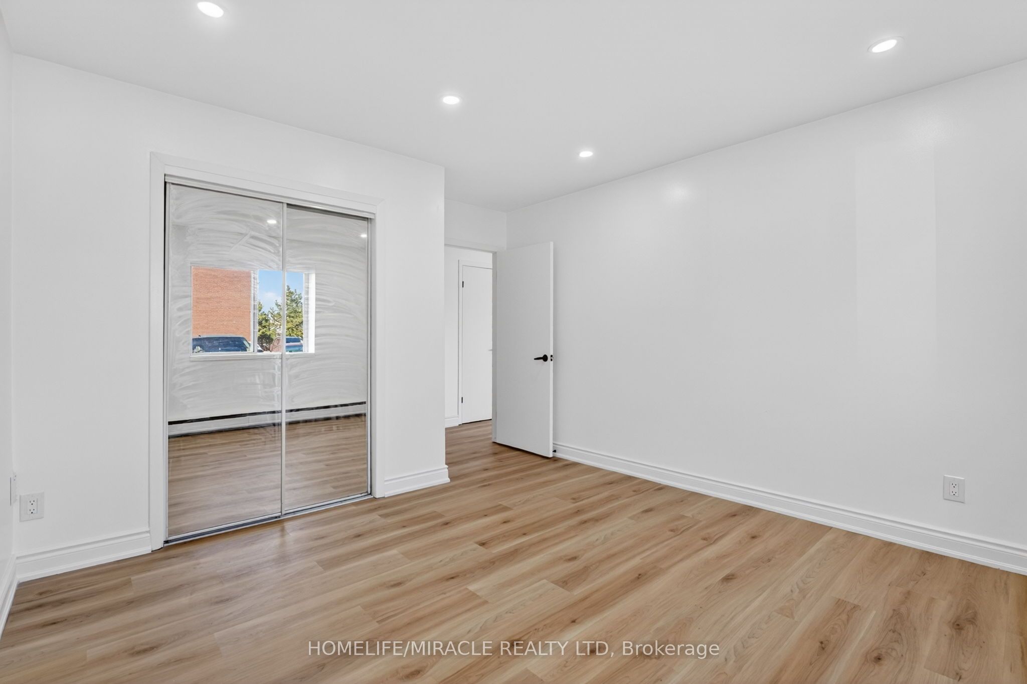 456 Carlton Street 5 Property Photo 6