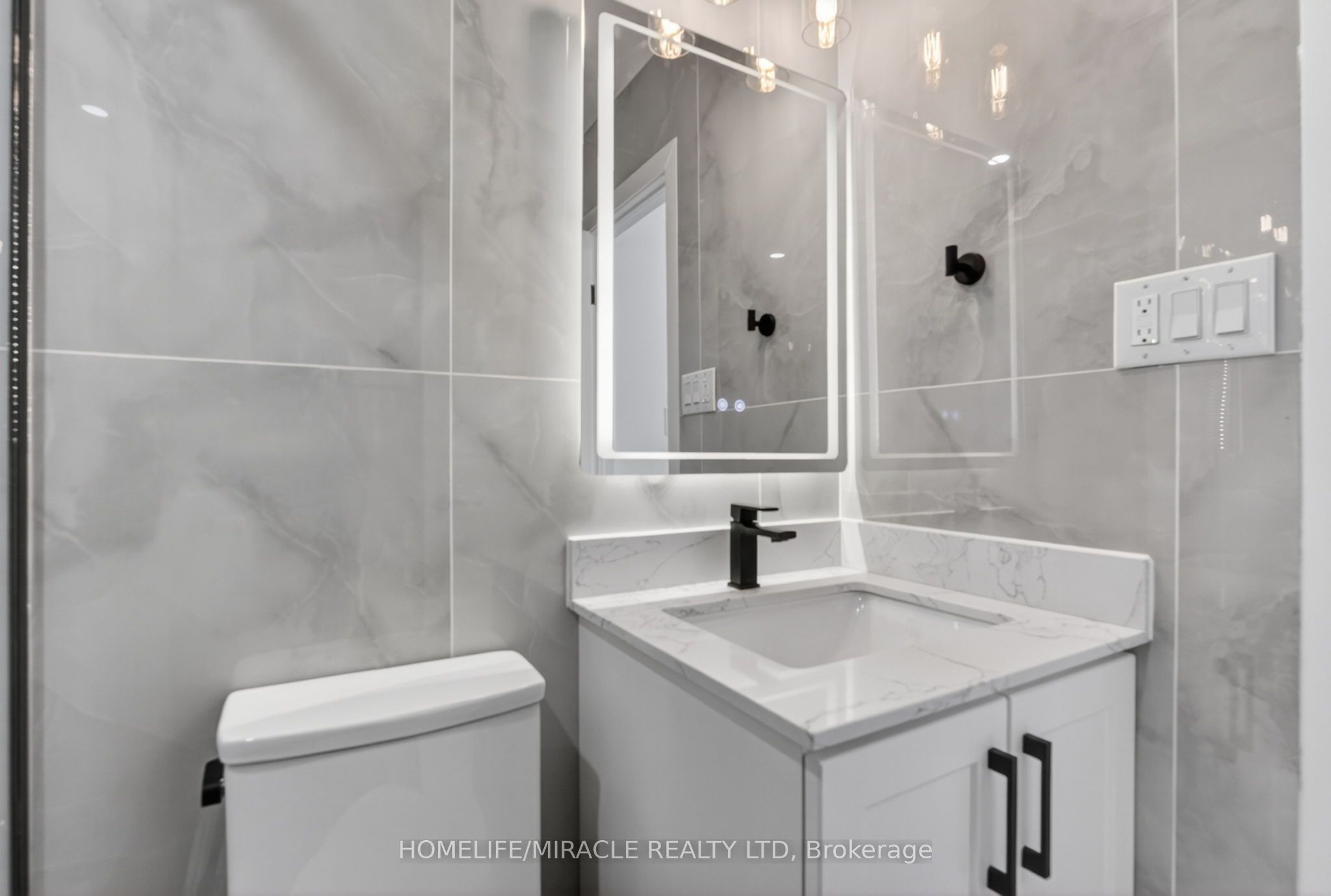 456 Carlton Street 5 Property Photo 8