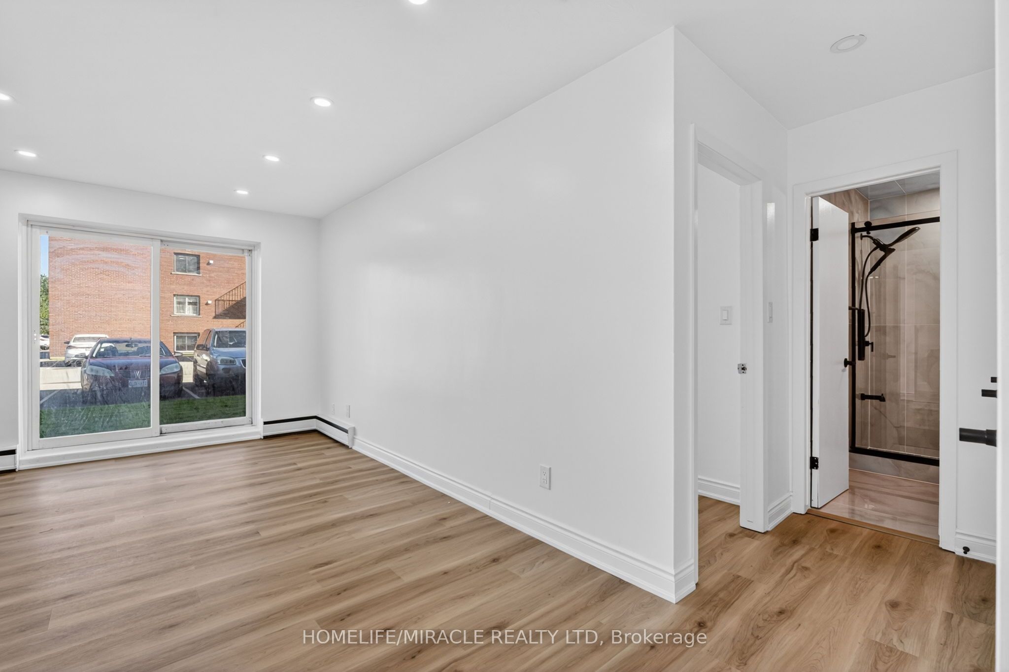 456 Carlton Street 5 Property Photo 9