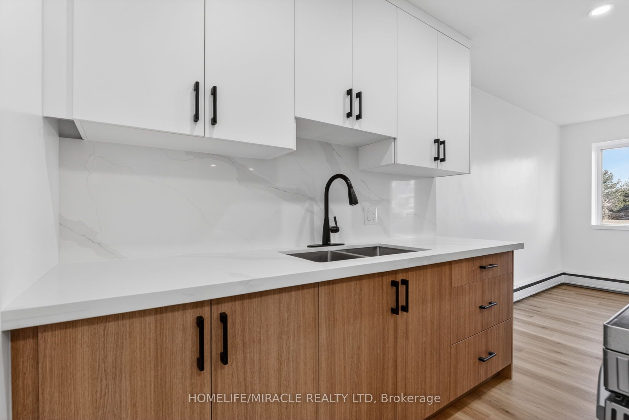456 Carlton Street 5 Property Photo 13
