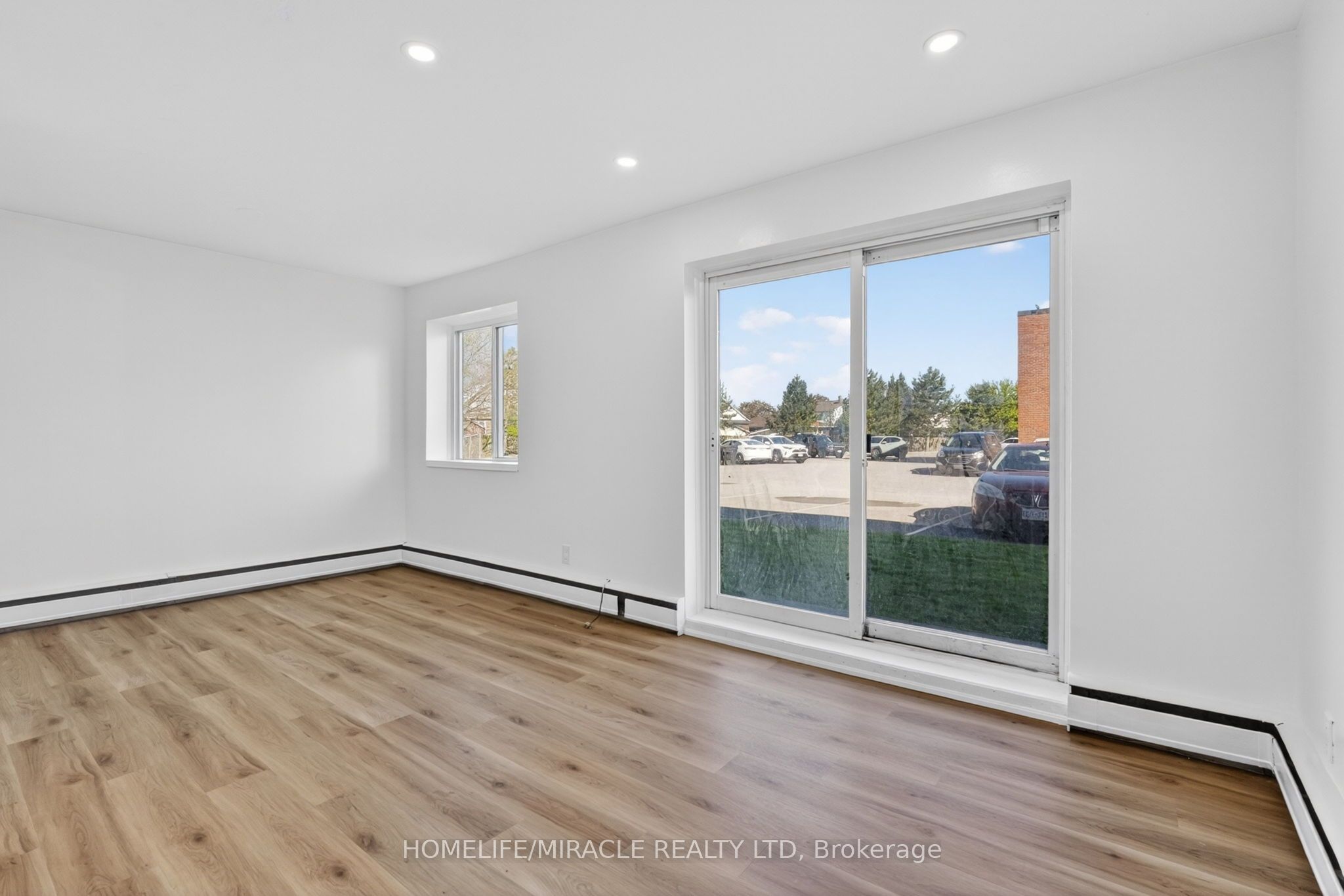 456 Carlton Street 5 Property Photo 14