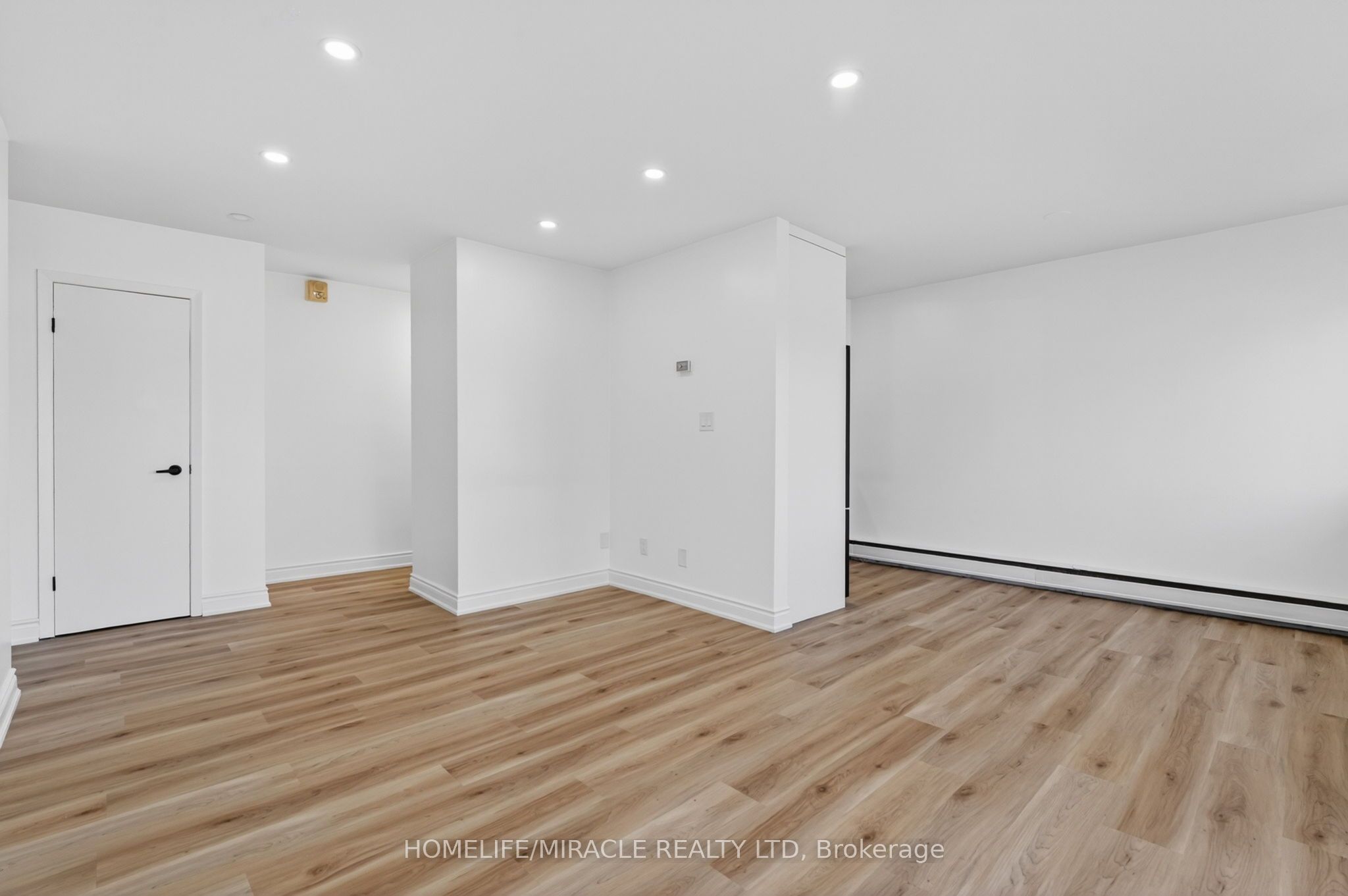 456 Carlton Street 5 Property Photo 16
