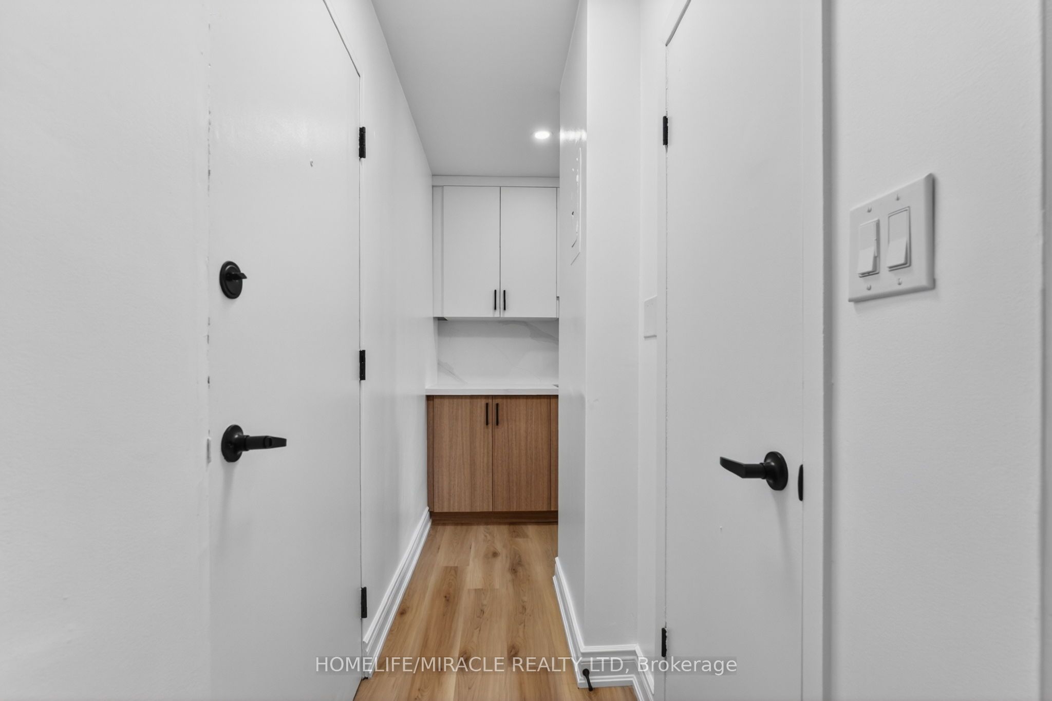 456 Carlton Street 5 Property Photo 17