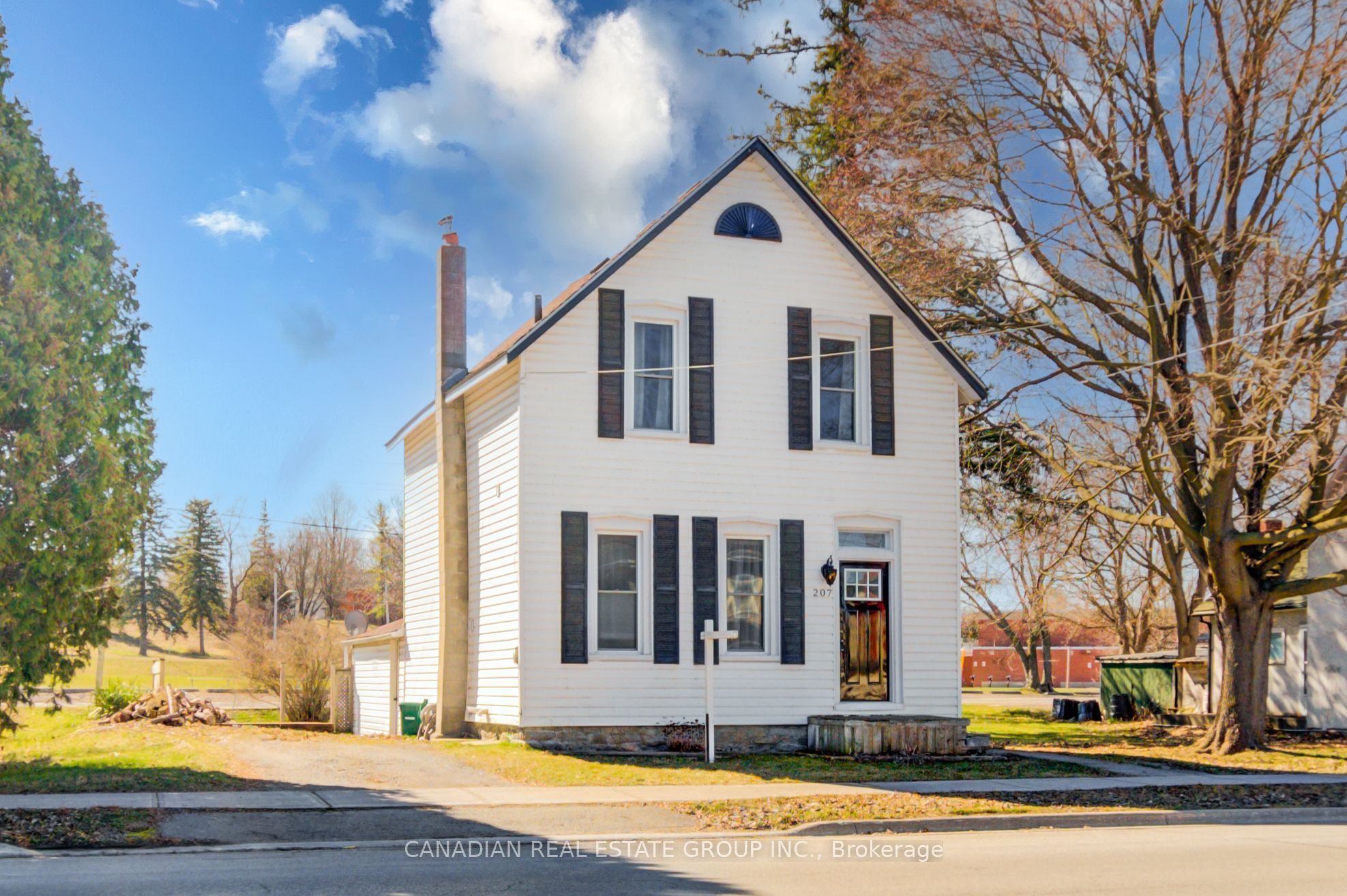 207 Front Street N Property Photo 1