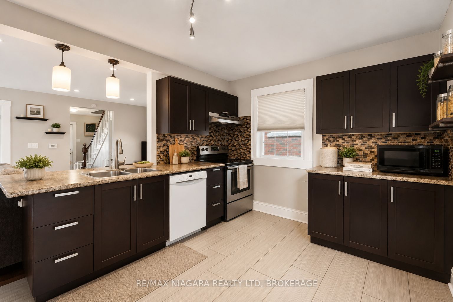 85 Maple Street Property Photo 12