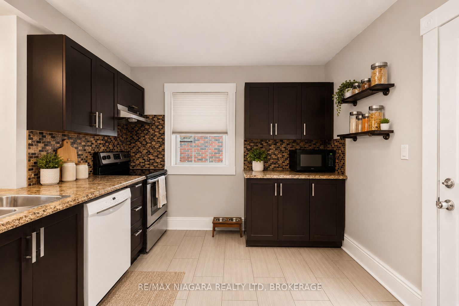 85 Maple Street Property Photo 13