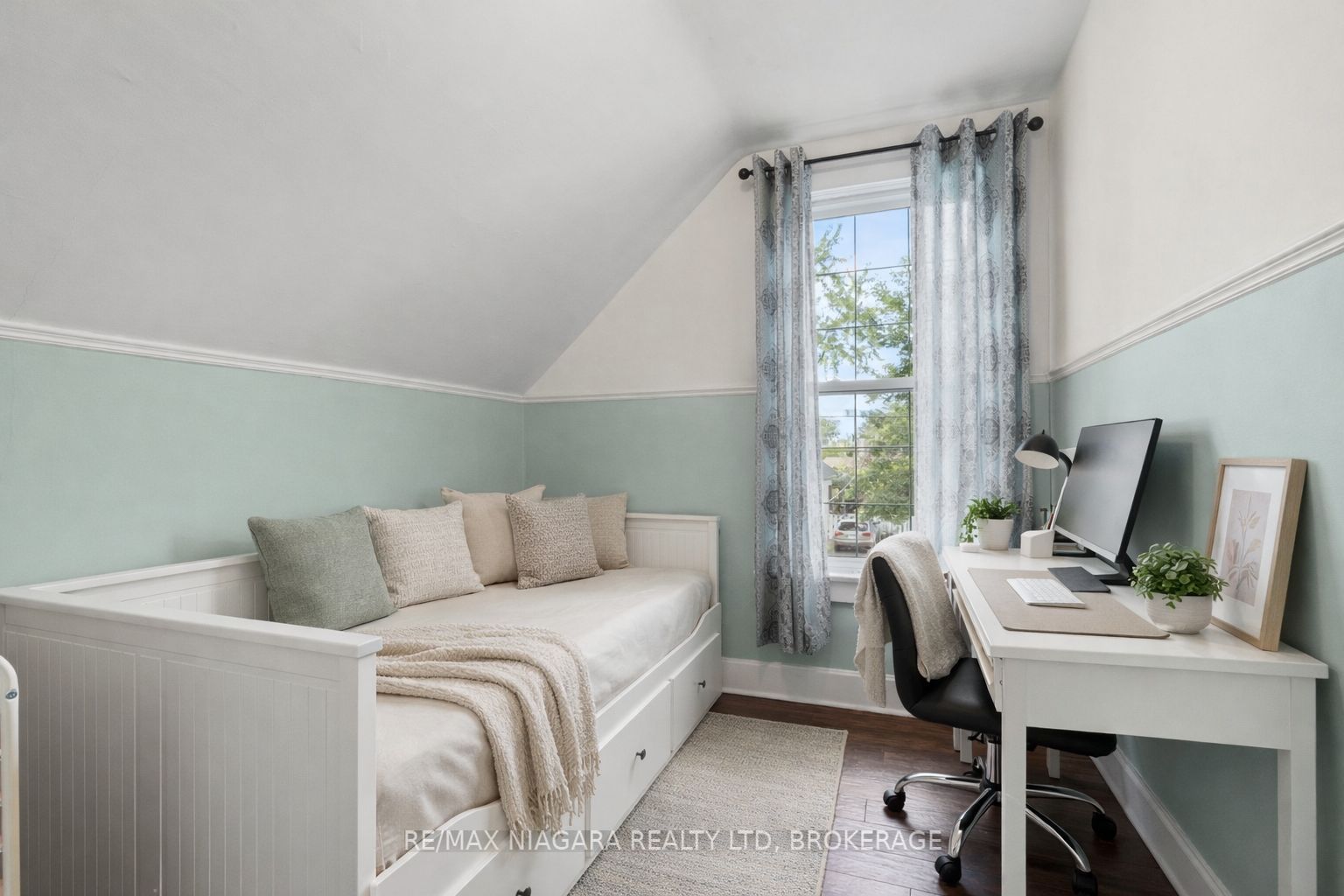 85 Maple Street Property Photo 18